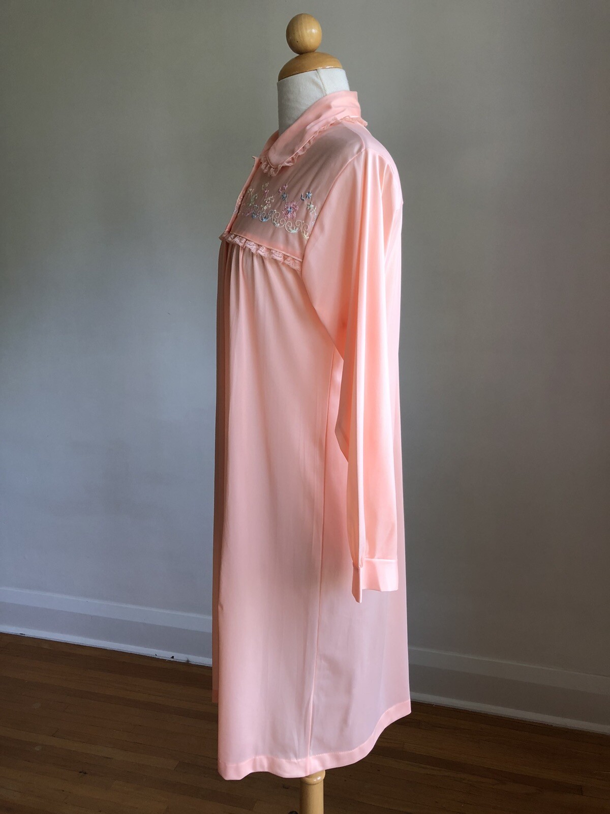 STUNNING VTG KATZ Peach Nylon & Lace Embroidered Nightgown Lingerie SZ S