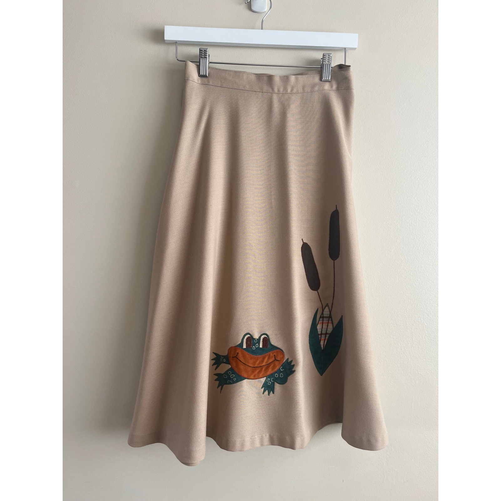 Vintage 70s Tan Wrap Skirt Frog Cattail Appliqué Novelty Cottagecore Midi S