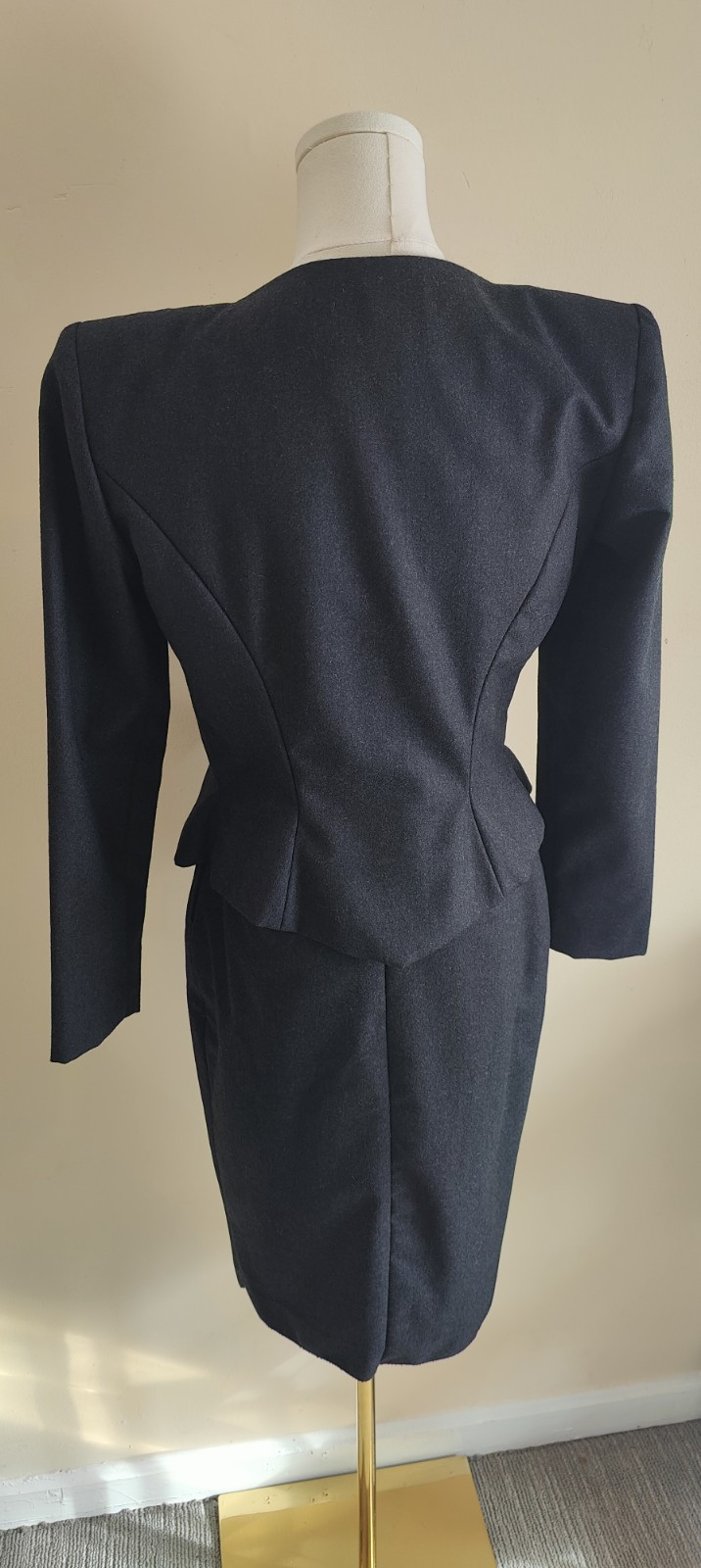 Vicky Tiel Couture Bergdorf’s VTG Black Wool Suit Rose Applique – FR Size 36