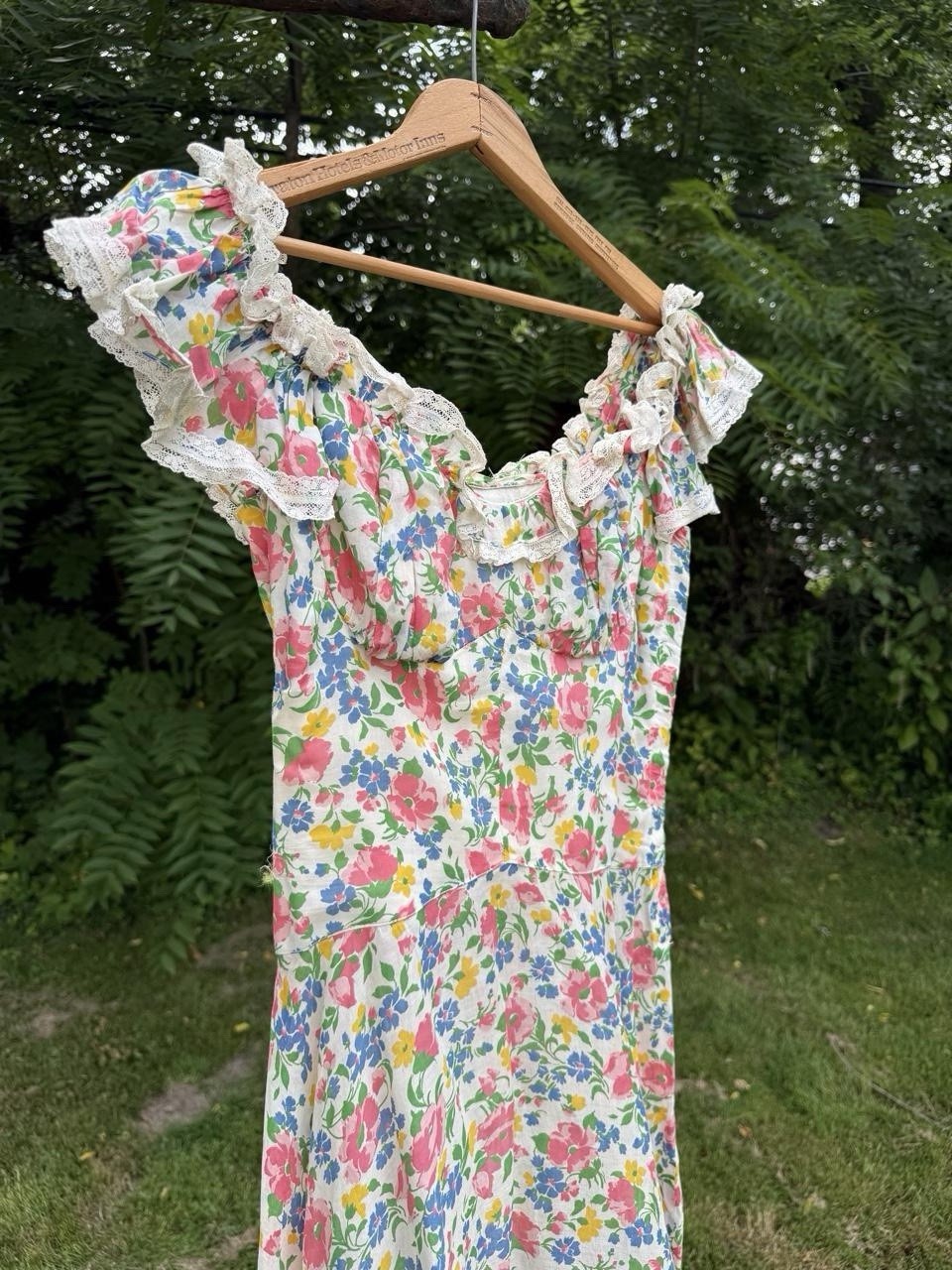 1930s Beautiful Floral Gown With Lace Trim