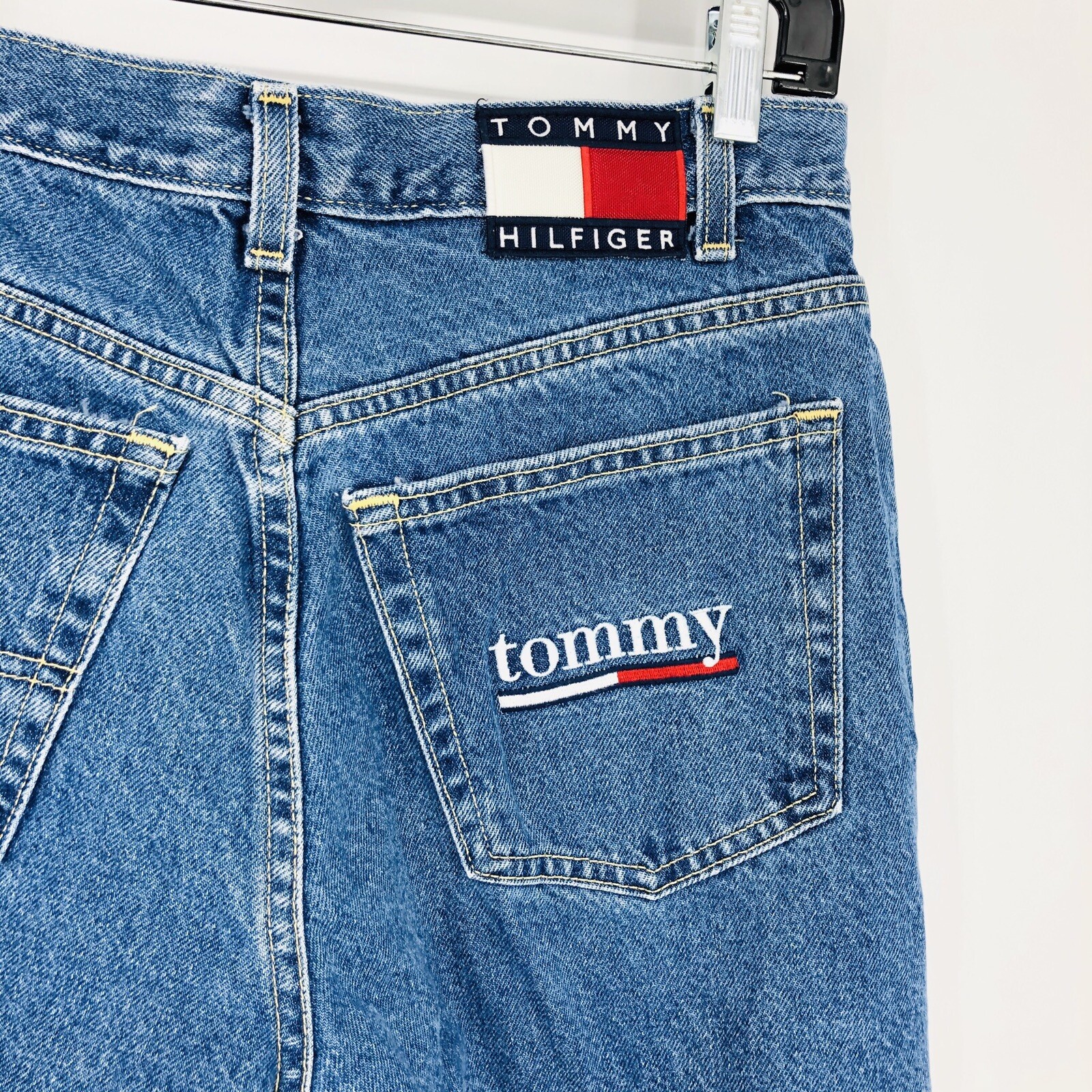 Vintage Tommy Hilfiger Classic Jean Size 9/28 100% Cotton Mom jean High Rise USA