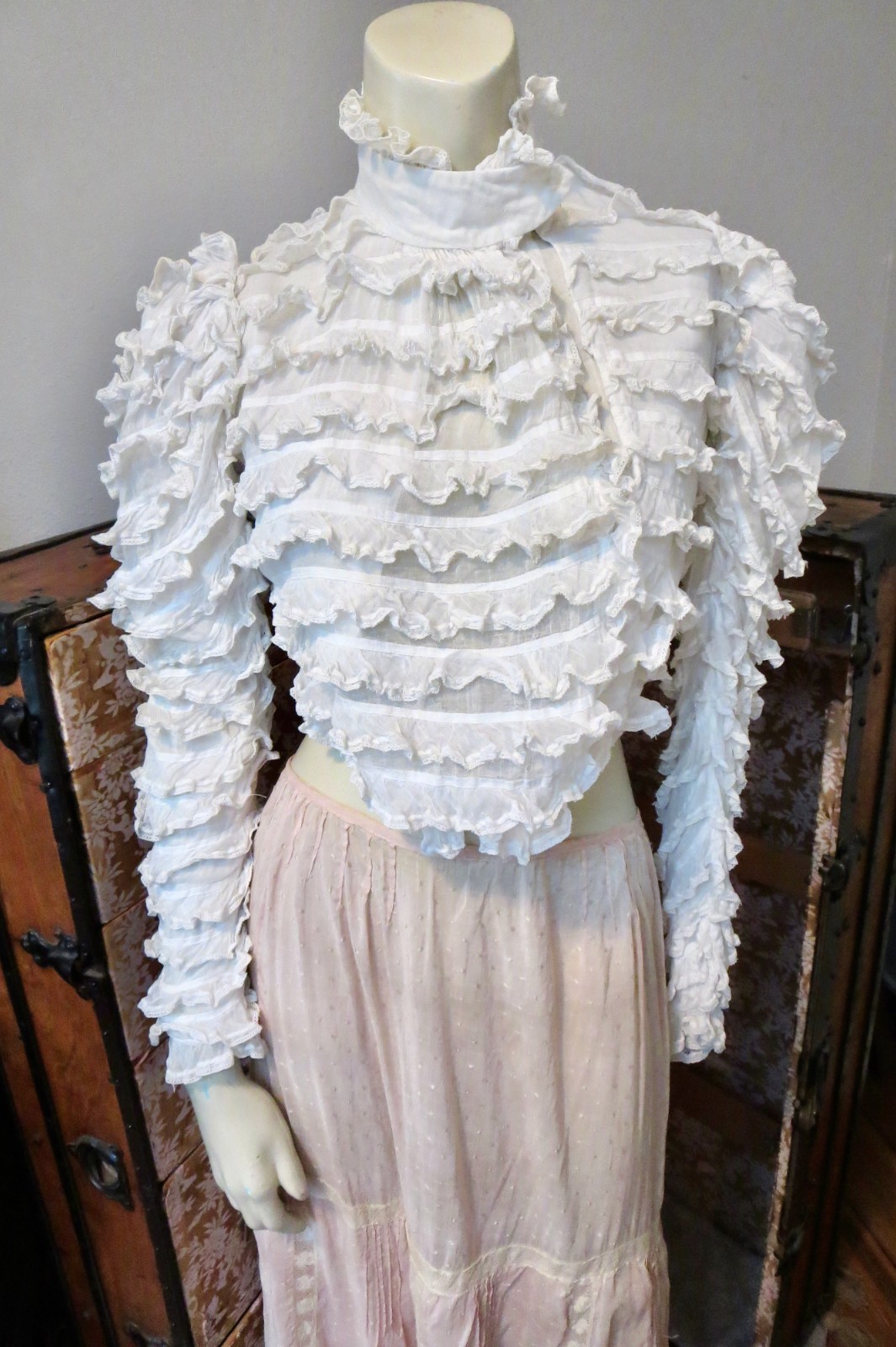 Antique 1890s Gibson GIrl Bodice Lace Trimmed Ruffles Pigeon Breasted 30 Bust