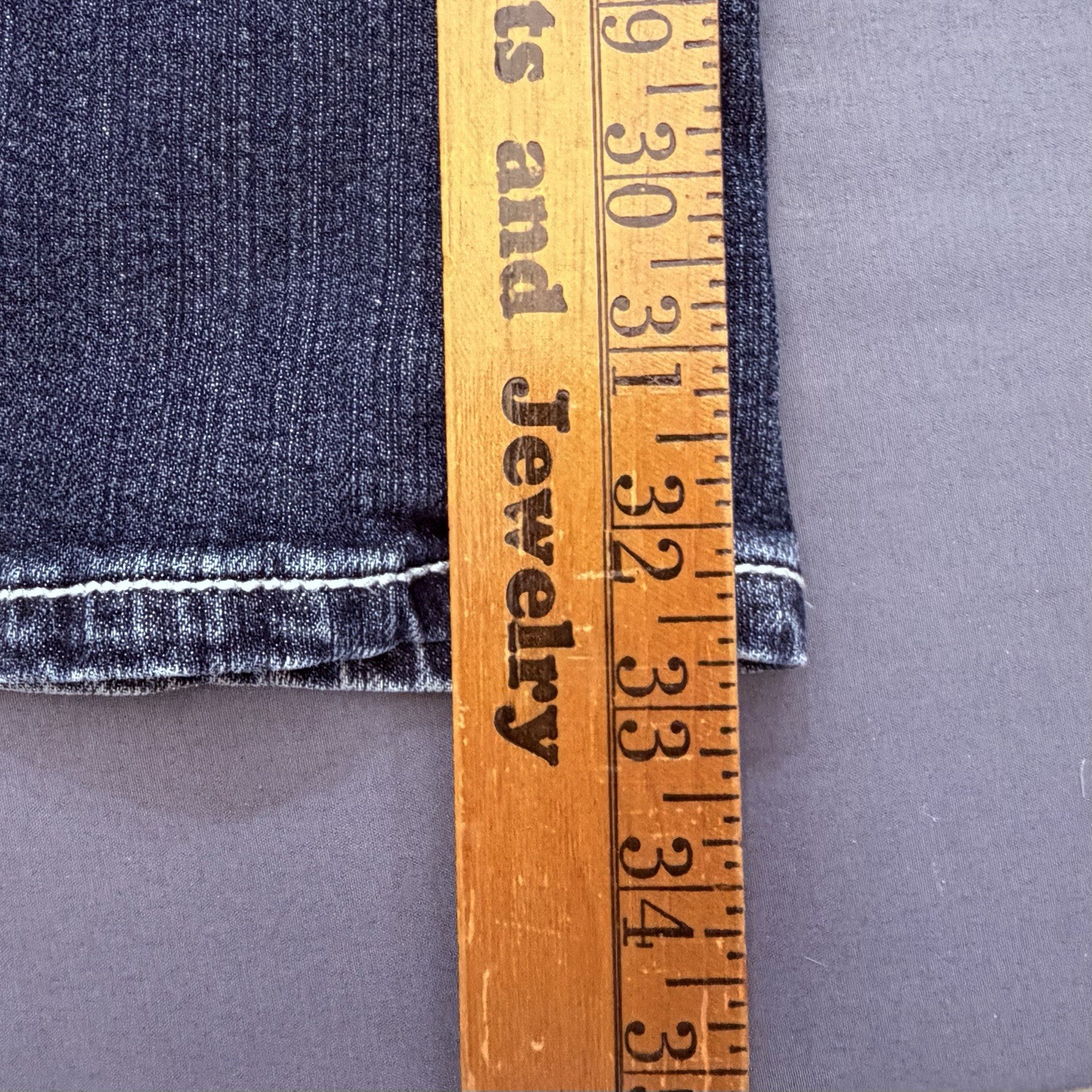 Wrangler Women’s Dark Wash 32×33 Size 9 Bootcut Jeans Embellished Pockets