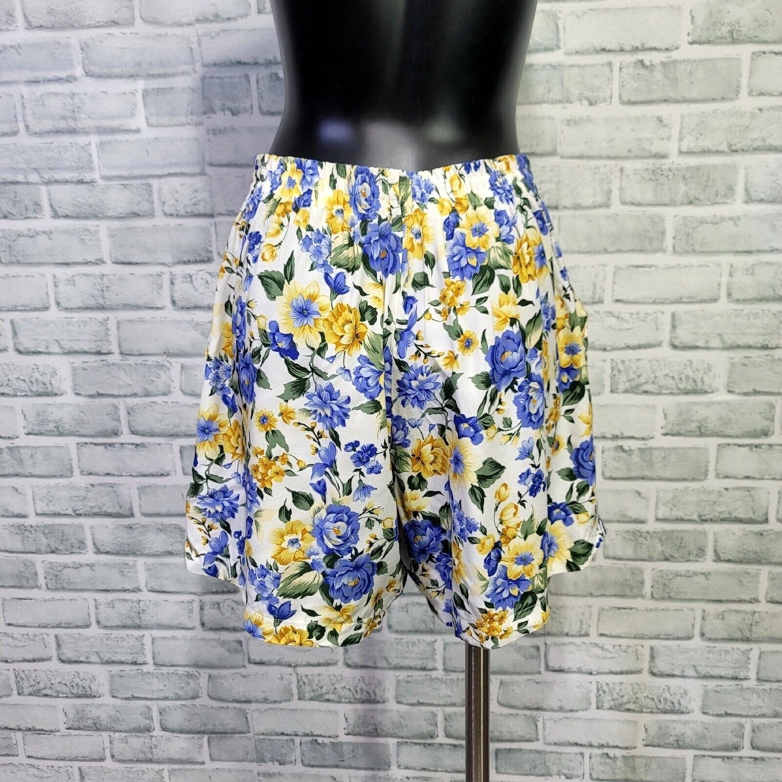 Vintage 90s Paris Blues Blue Yellow Floral Pleated High Waisted Flowy Shorts