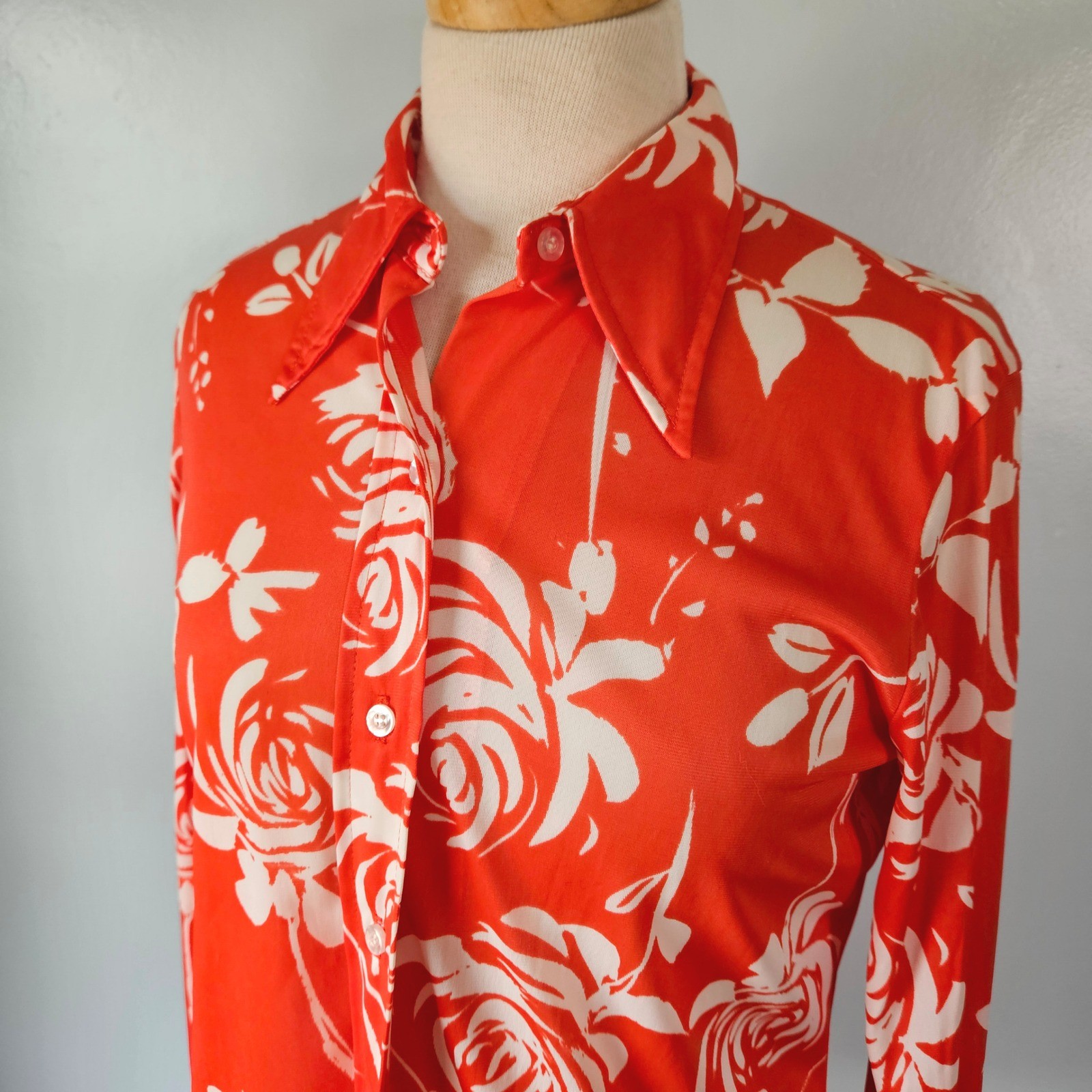 Vera Neumann Vintage 70s Orange Red White Rose Floral Dagger Collar Blouse M
