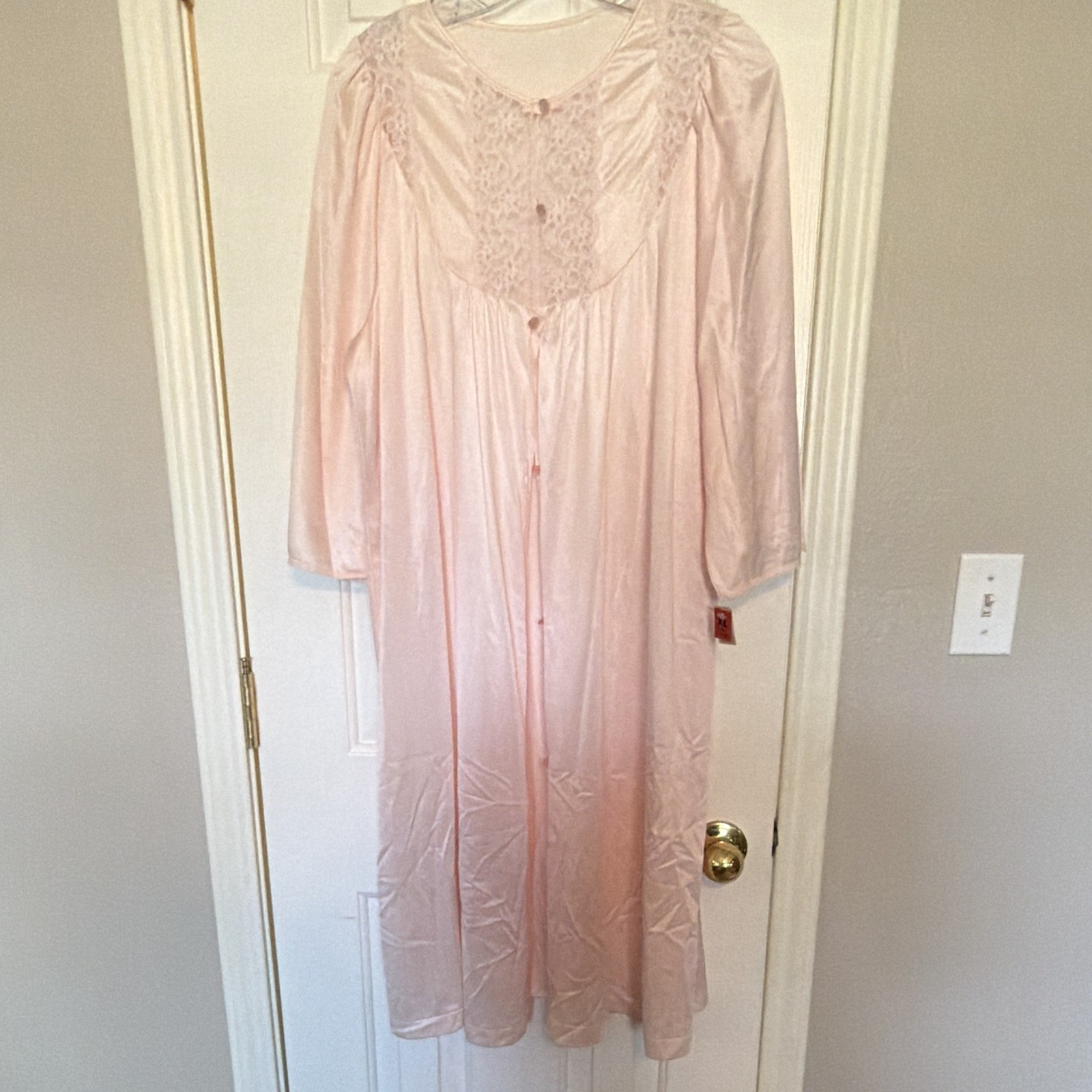 Vintage blush pink nylon nightgown-delicate white lace bodice – Made In USA – XL