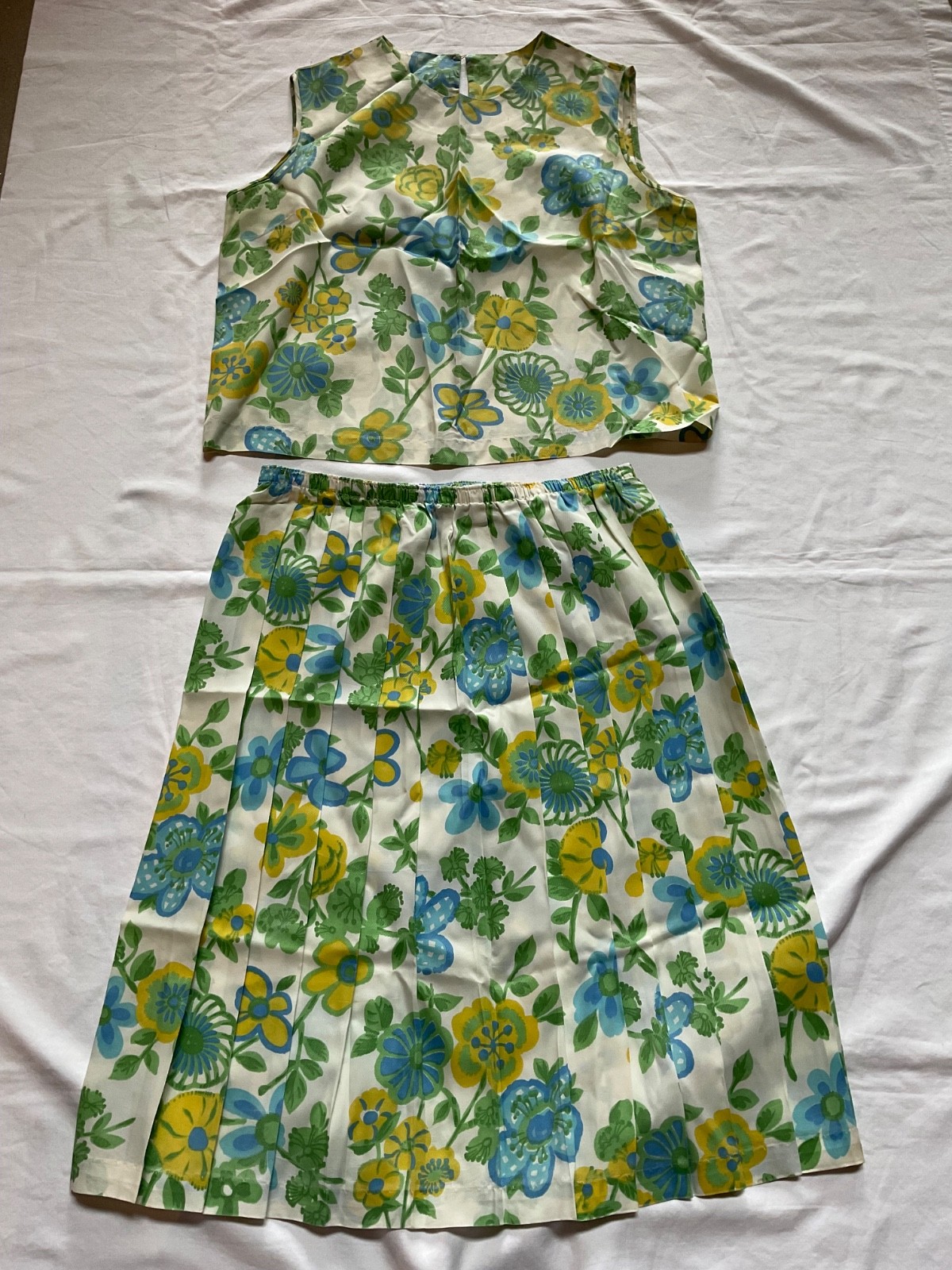 Vintage 1960s Women’s Blouse Top & Skirt Set Pleated Floral Union label Size 16