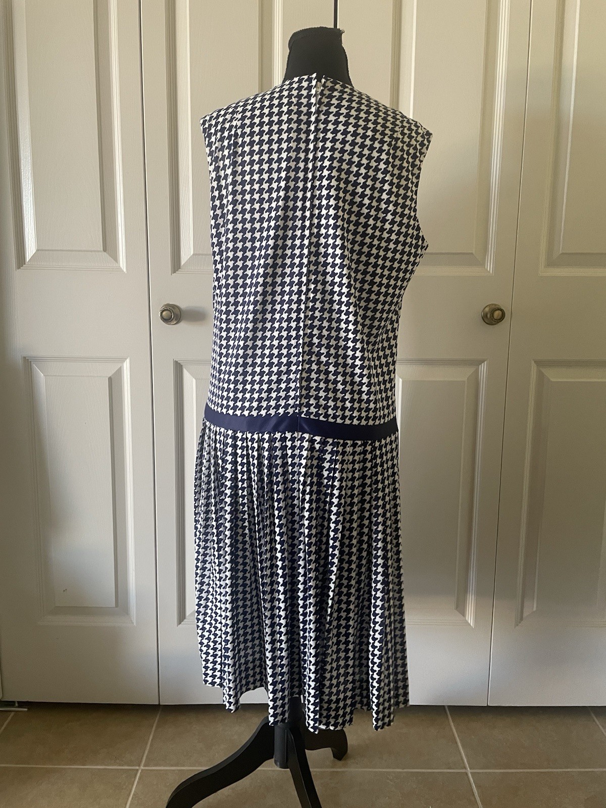 Serbin | 1960s Herringbone Print Day Dress. Designer Muriel Ryan. Drop Waist.
