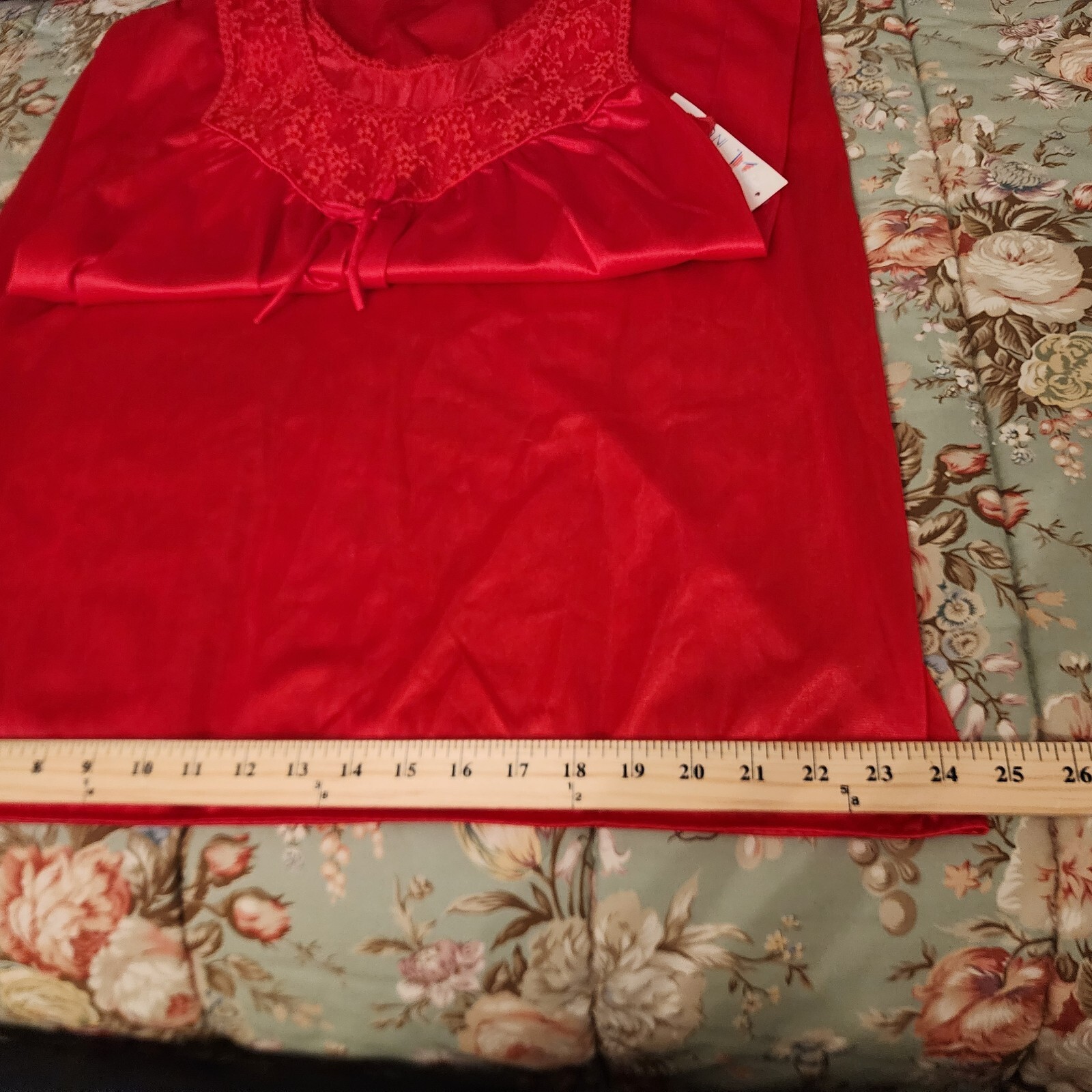 VINTAGE GLENCRAFT Red Womens Nightgown Sz Medium Lace Trim NEW Made USA