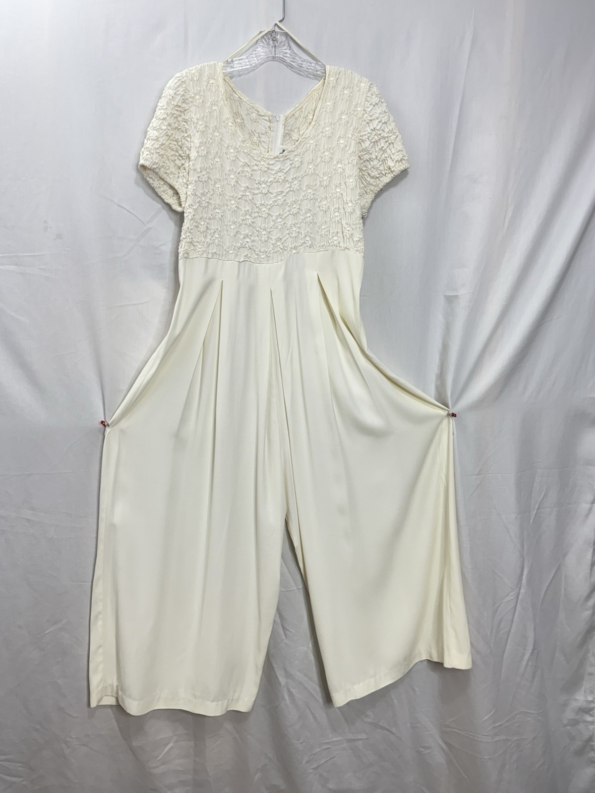 Jeffery & Dara P-12 Cream Short Sleeve Jumpsuit Textured Bodice Empire Waist EUC