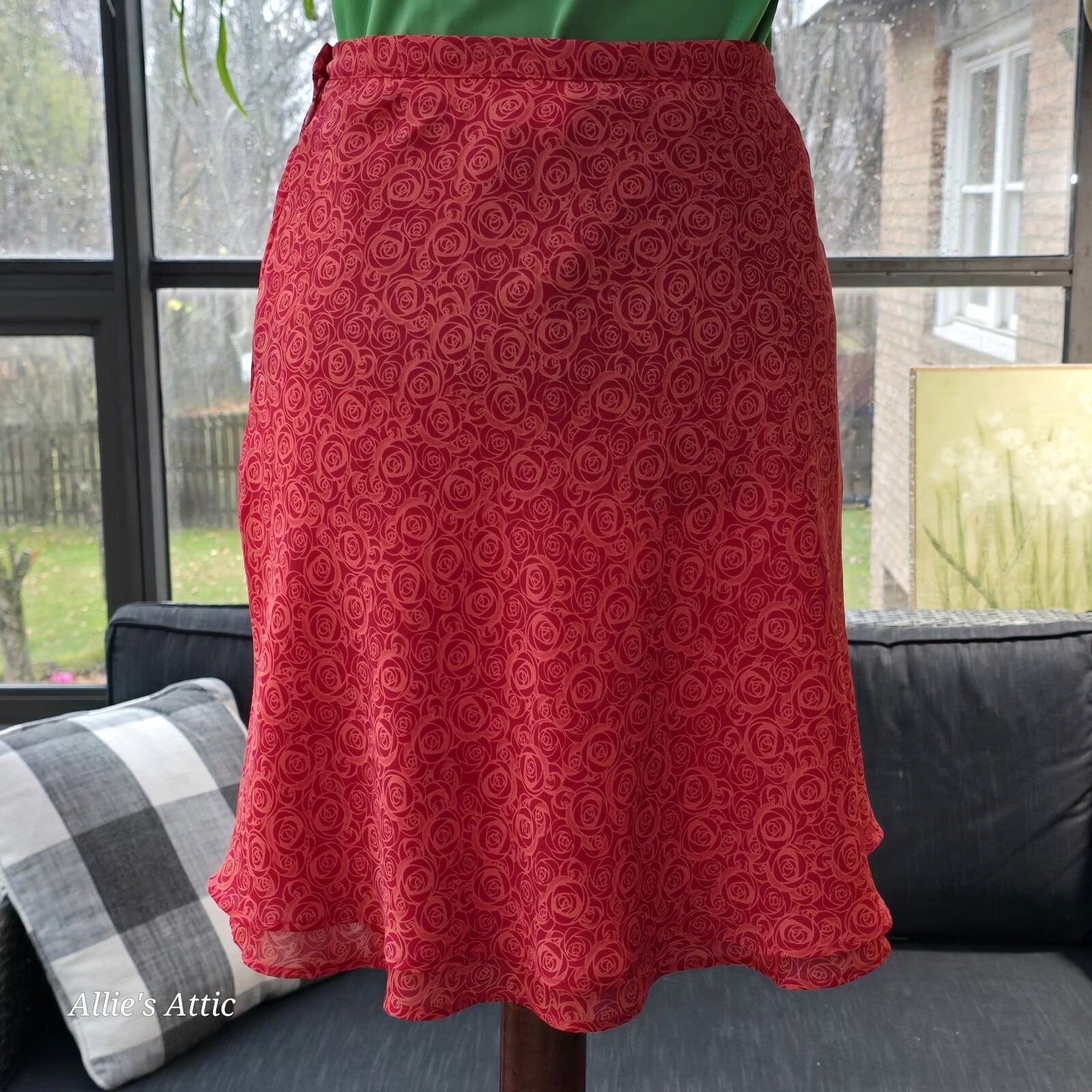 Vintage 90s Tailor B Moss Red Pink Rose Patterned Thin Floral Mini Zip Skirt 4