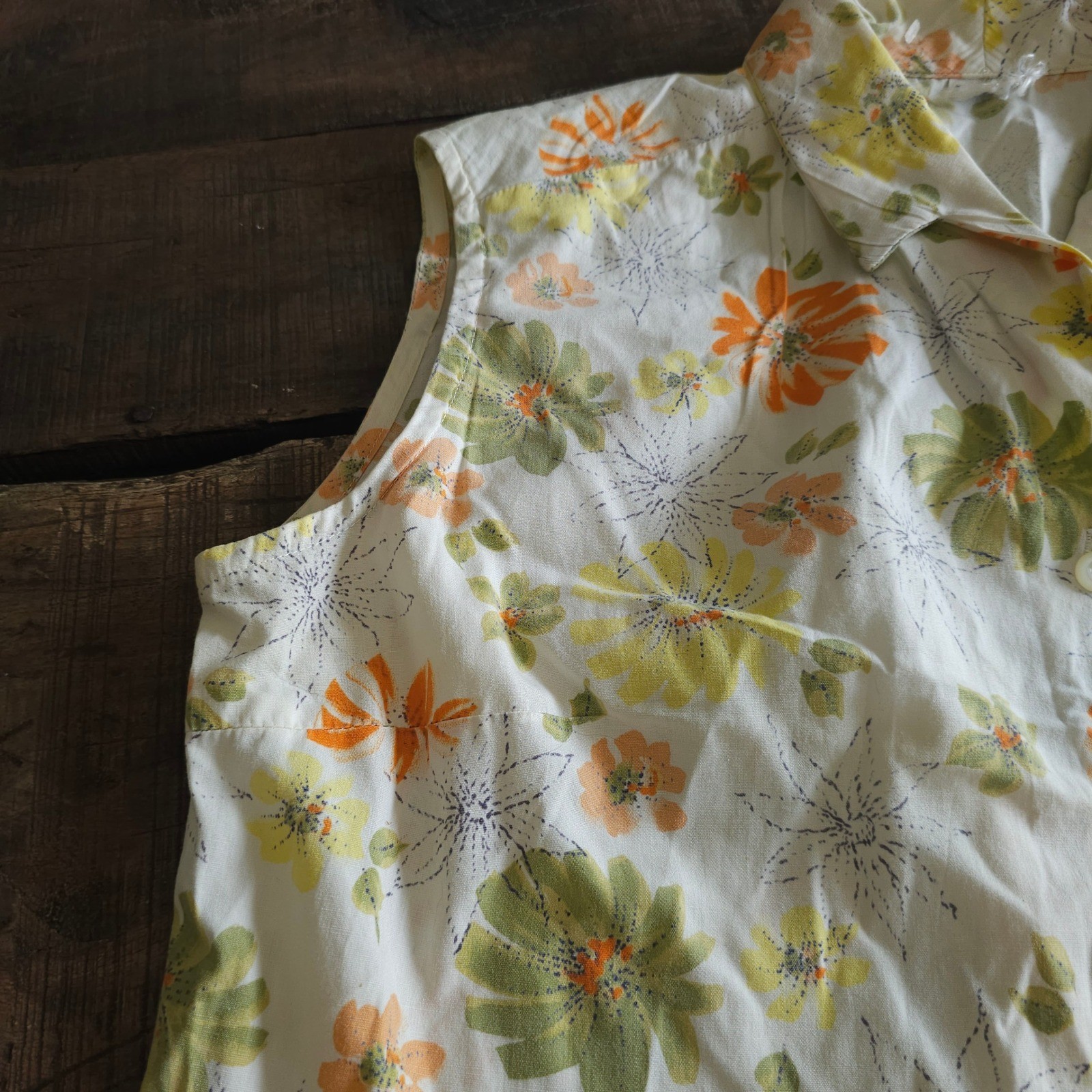 Truly Regal Vintage 50 60s Floral Sleeveless Button Down Blouse Orange Green Mod