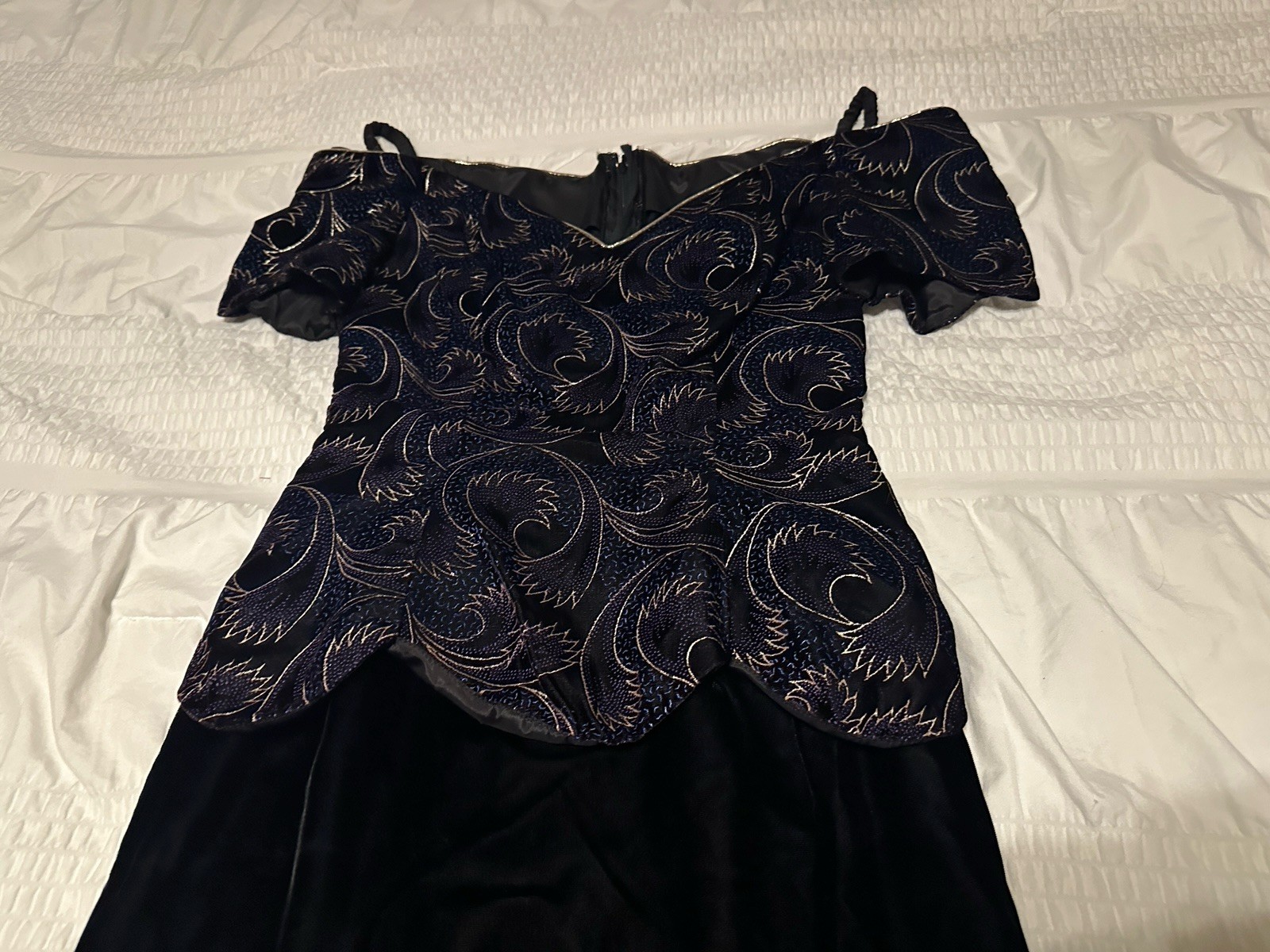 VINTAGE 80’s Velvet Peplum Scalloped Hem Pencil Dress Size 3/4 EUC
