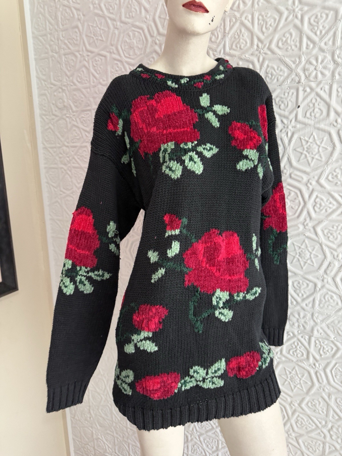 vintage 1980s/90s black floral intarsia sweater chenille cotton roses oversize M