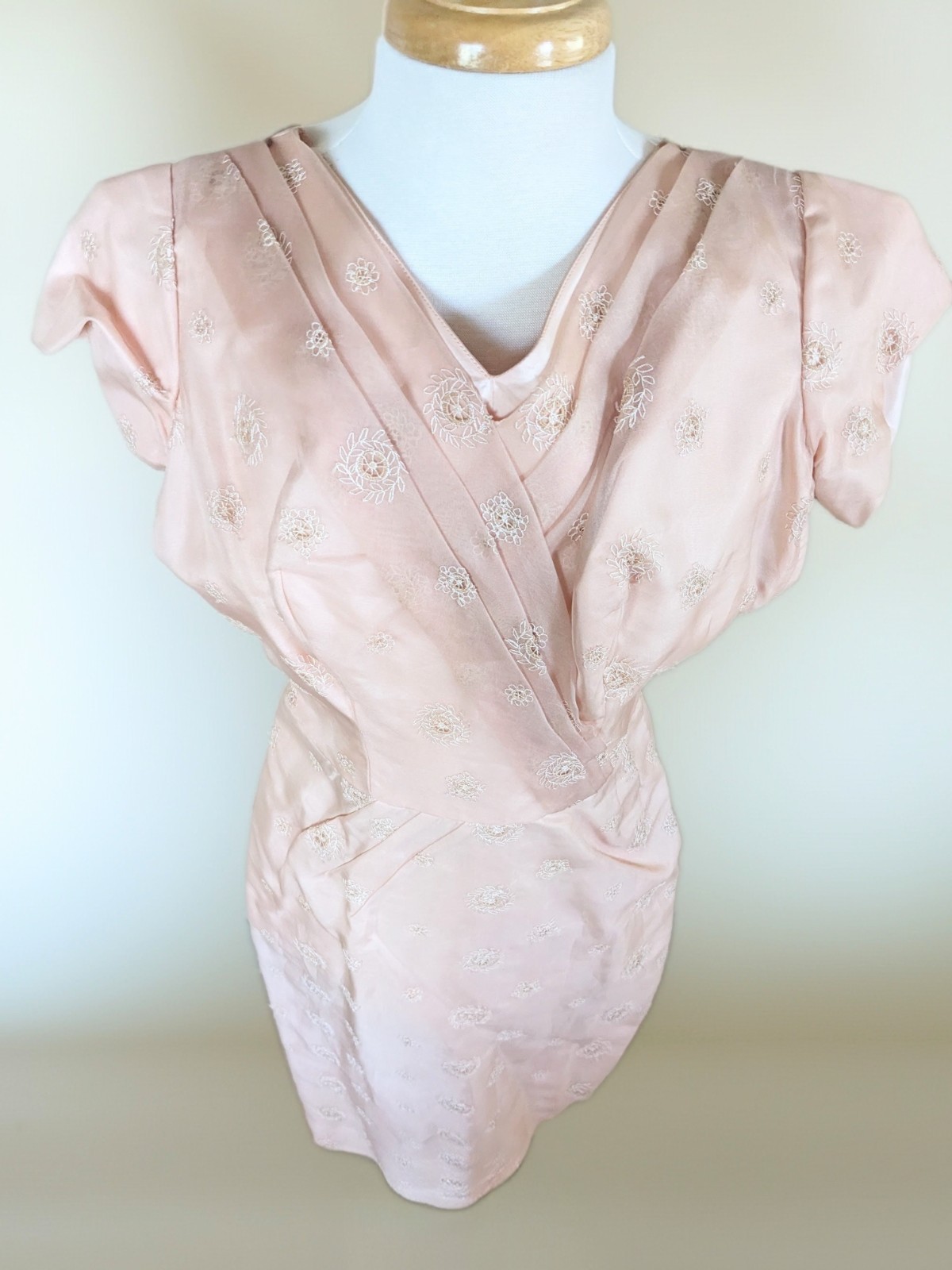 Vintage 1950s Pink Satin Wiggle Dress Embroidered Floral Cocktail Party Dress