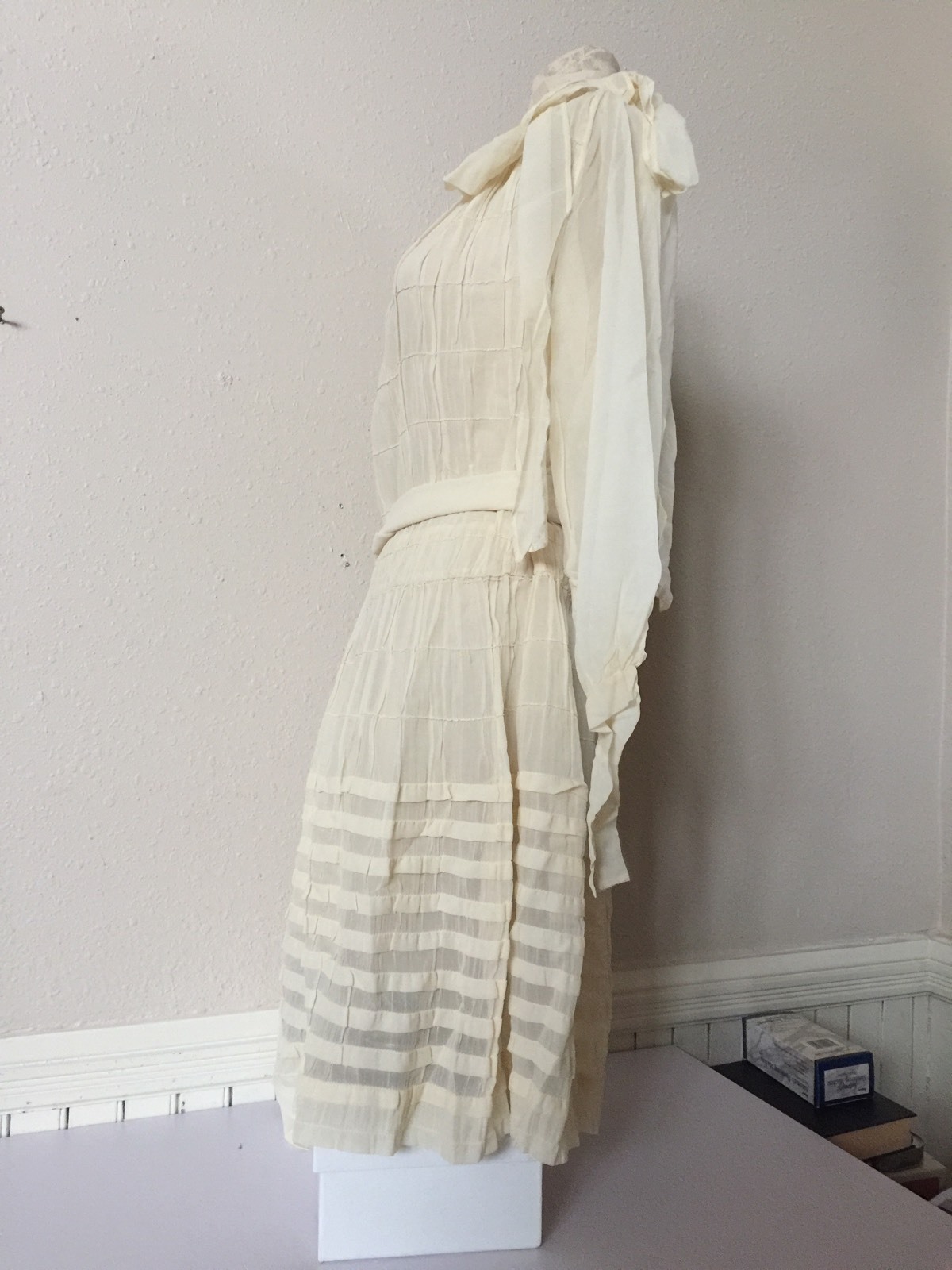 ART DECO 1920’s ANTIQUE CREAM FRENCH COTTON LIGHT SHEER FLAPPER DRESS WEDDING