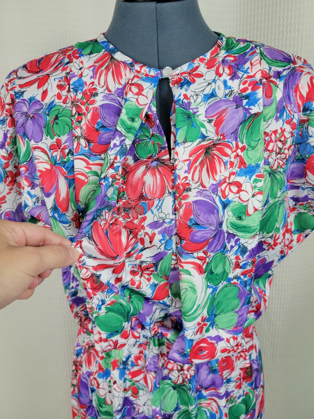 Vintage Dress in White/Red/Green/Blue/Purple Florals Size A2 (S?)