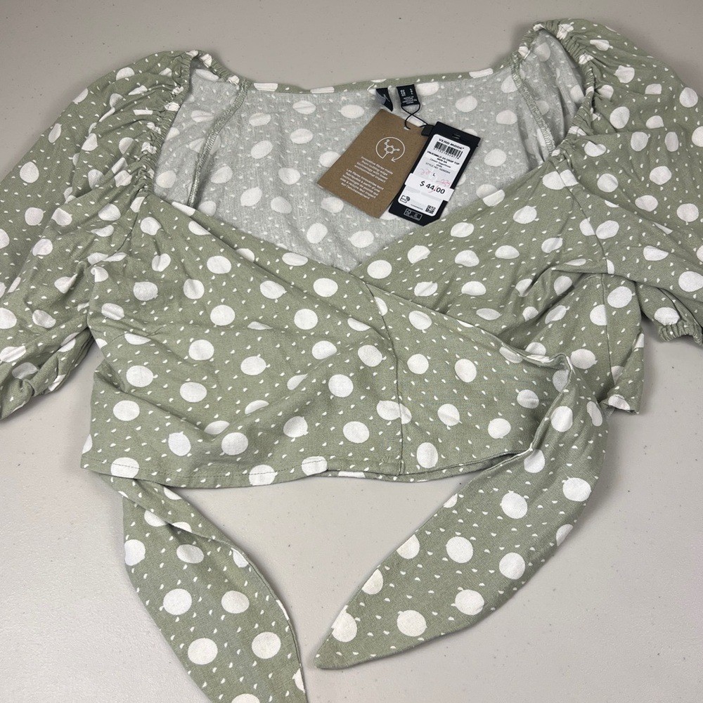 Vera Moda Dessert Sage/Snow crop Top NWT Perfect condition!!