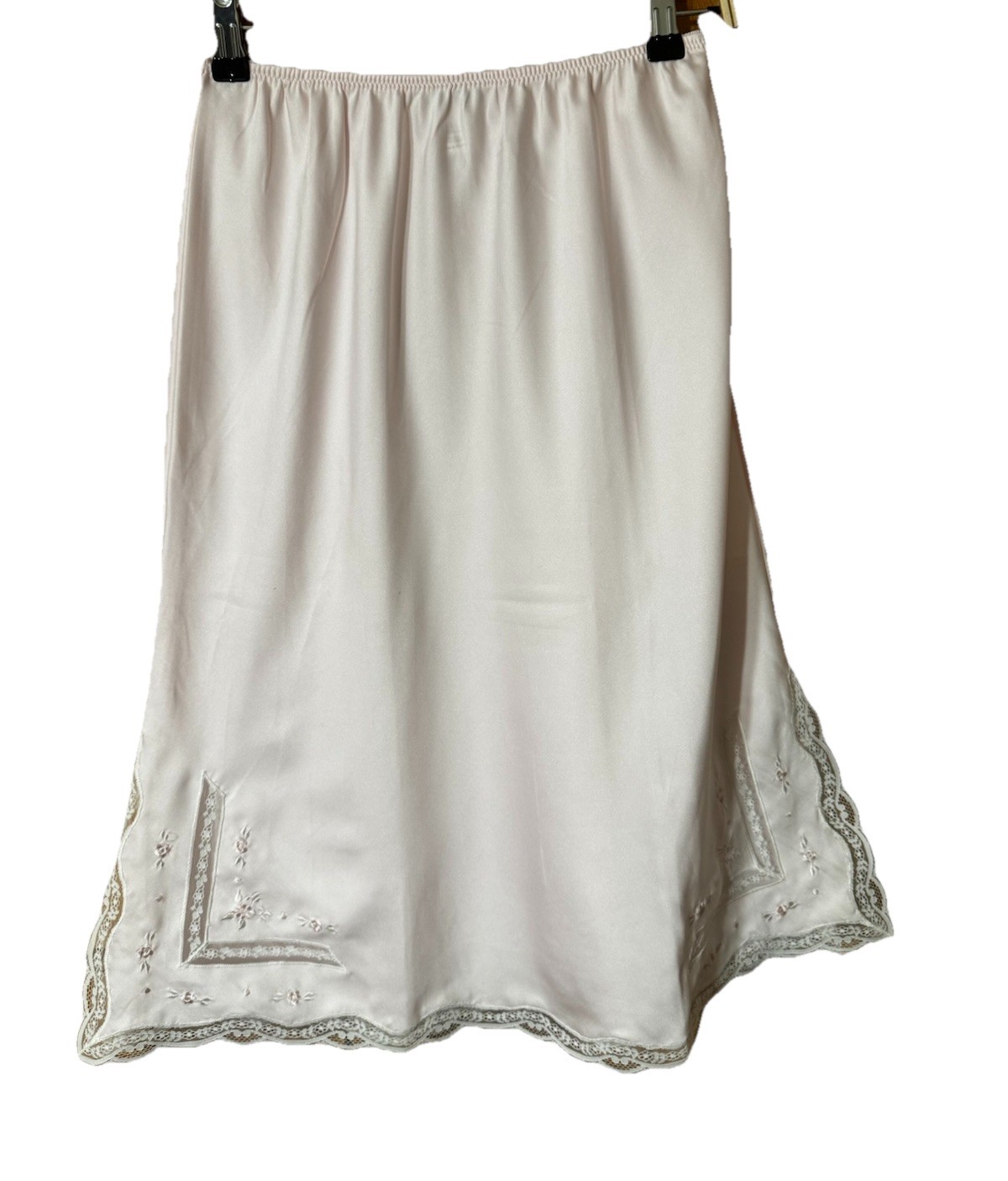 VTG SATIN PINK w/LACE,APPLIQUÉ SARA BETH SLIP SKIRT w/SLIT M W- 24-32” Flaw