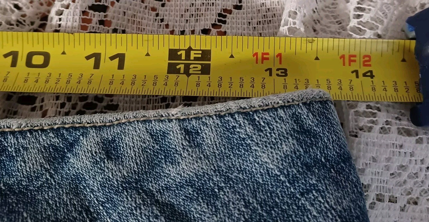 VINTAGE PRE-LOVED 29/33 SILVER JEANS FLARED 97% COTTON 3% LYCRA MADE IN CANADA