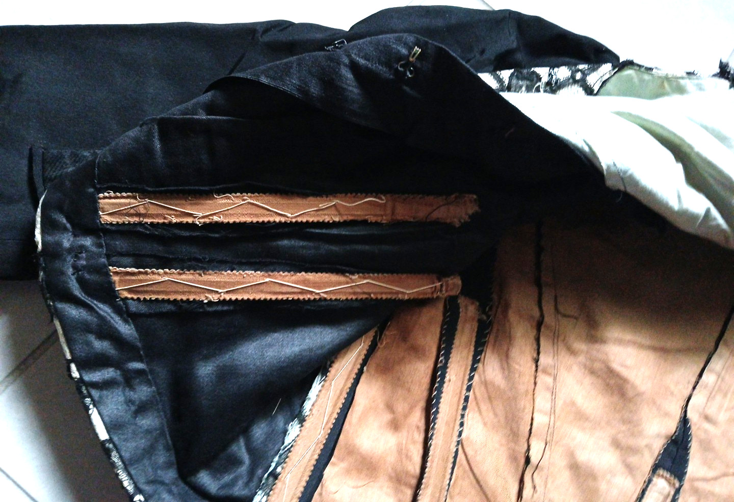 ANTIQUE VICTORIAN BLOUSE JACKET HANDMADE LACE BEAD HIGH NECK METAL TOP HOOKS BLK