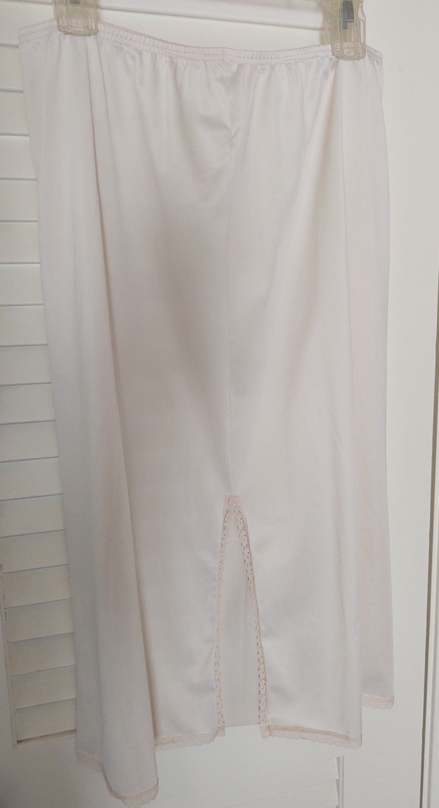 Vintage Silky Soft Nylon & Lace CREAM Half Slip VANITY FAIR Slit Large SS WOW!