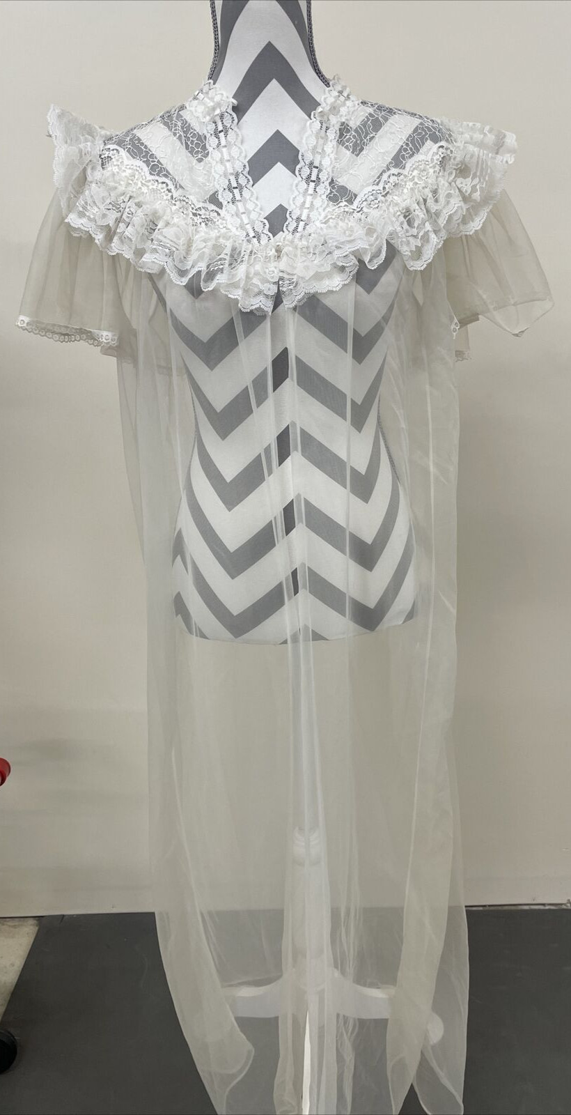 Vintage Spotlight Shimmering Ultra Sheer Chiffon Peignoir Robe Small Nylon Lace