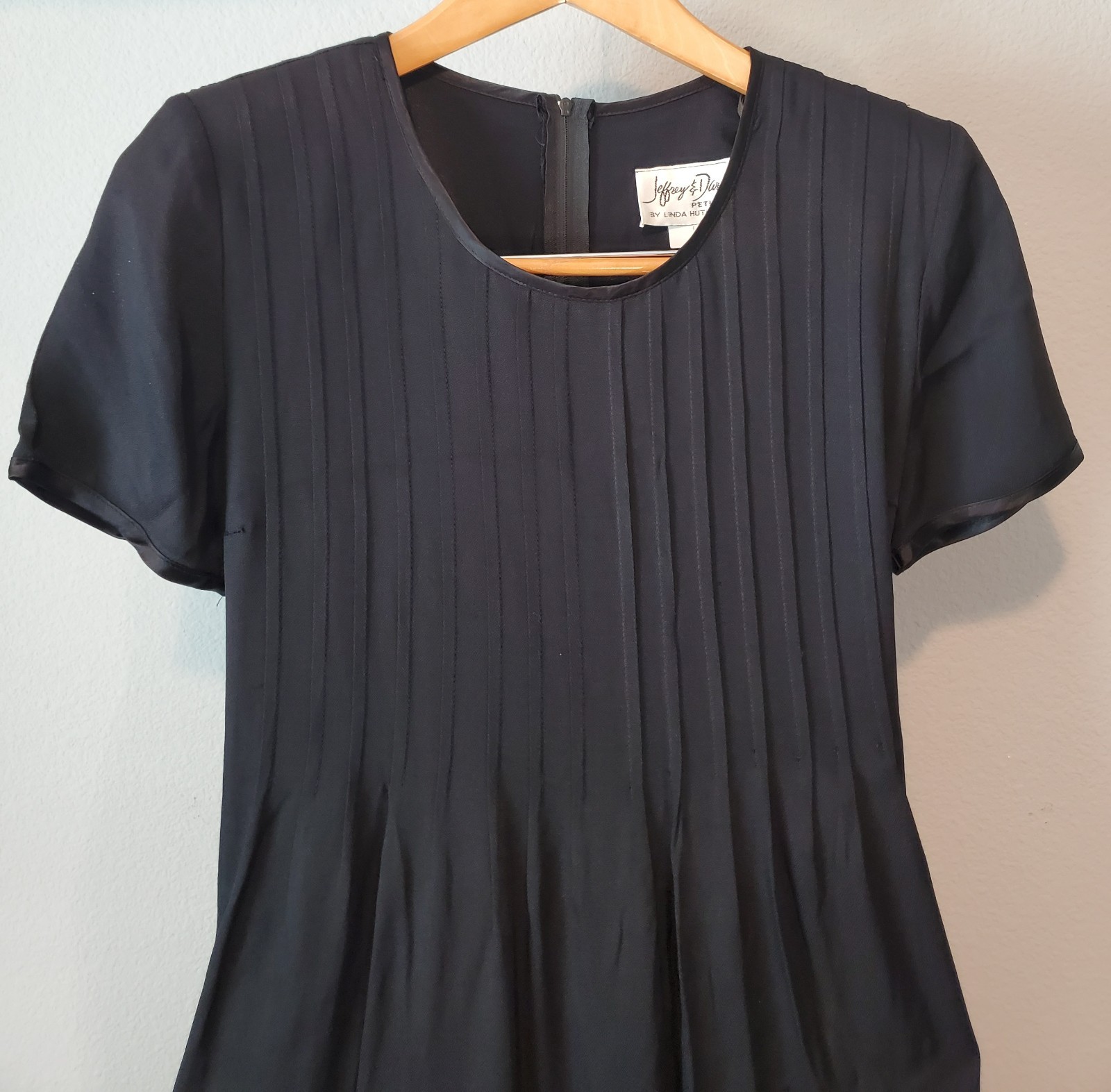 Vintage Jeffrey & Dara Petite Black Pleated Dress Shoulder Pads USA 6