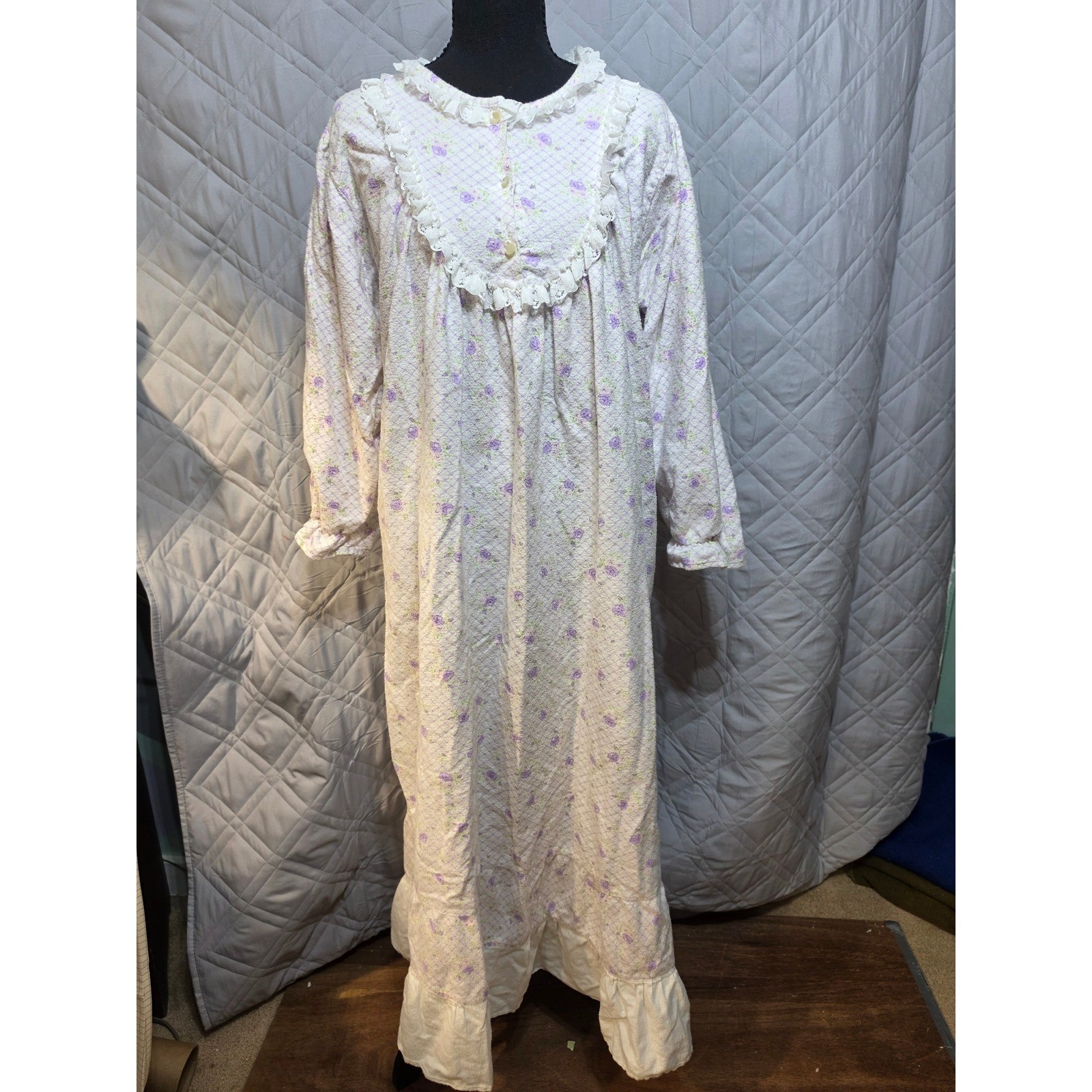 Vintage Floral Nightgown Purple White Lace Trim Ruffle Long Sleeve Maxi READ