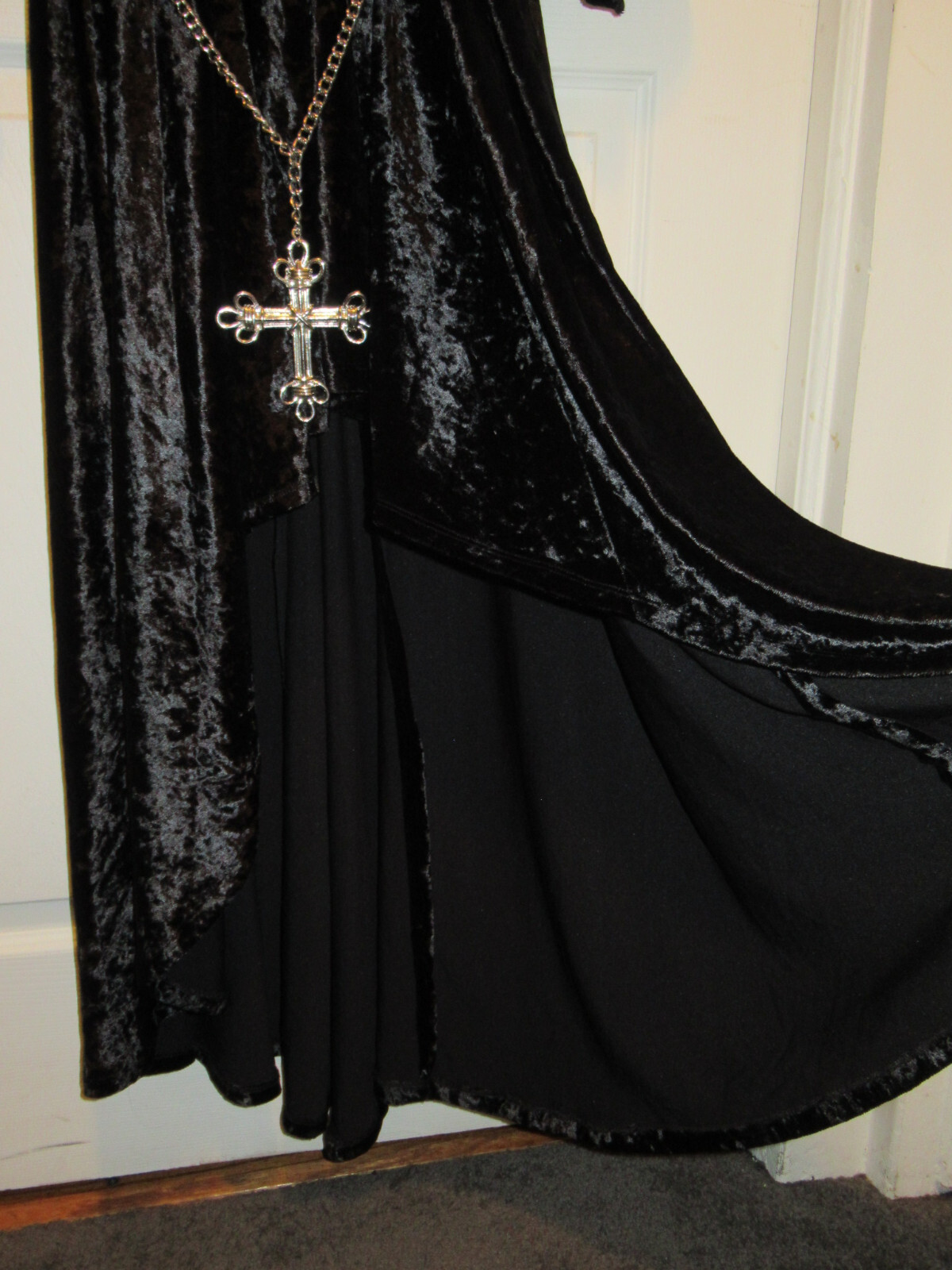 Vintage Crushed Velvet Goth Gown Bell Sleeves Dramatic Cross Chain Small EUC