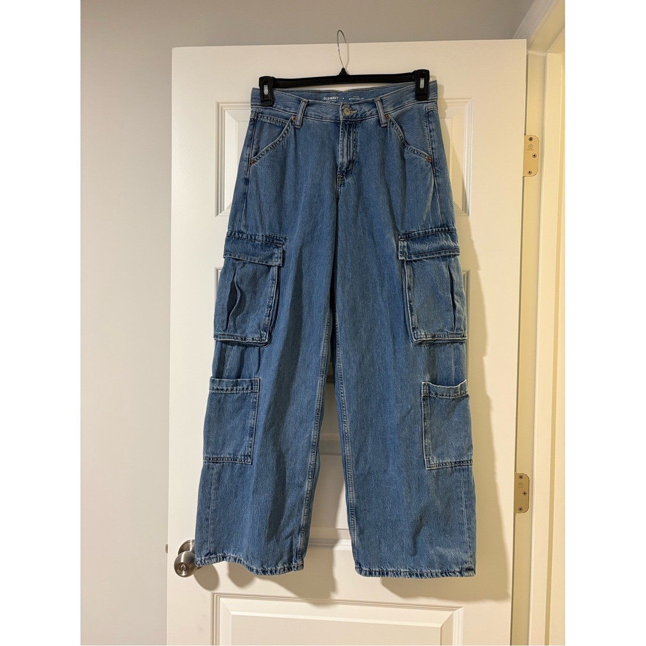 NWOT Old Navy Denim Trendy Wide-Leg Baggy Cargo Jeans Mid Rise Size 4 90s Retro