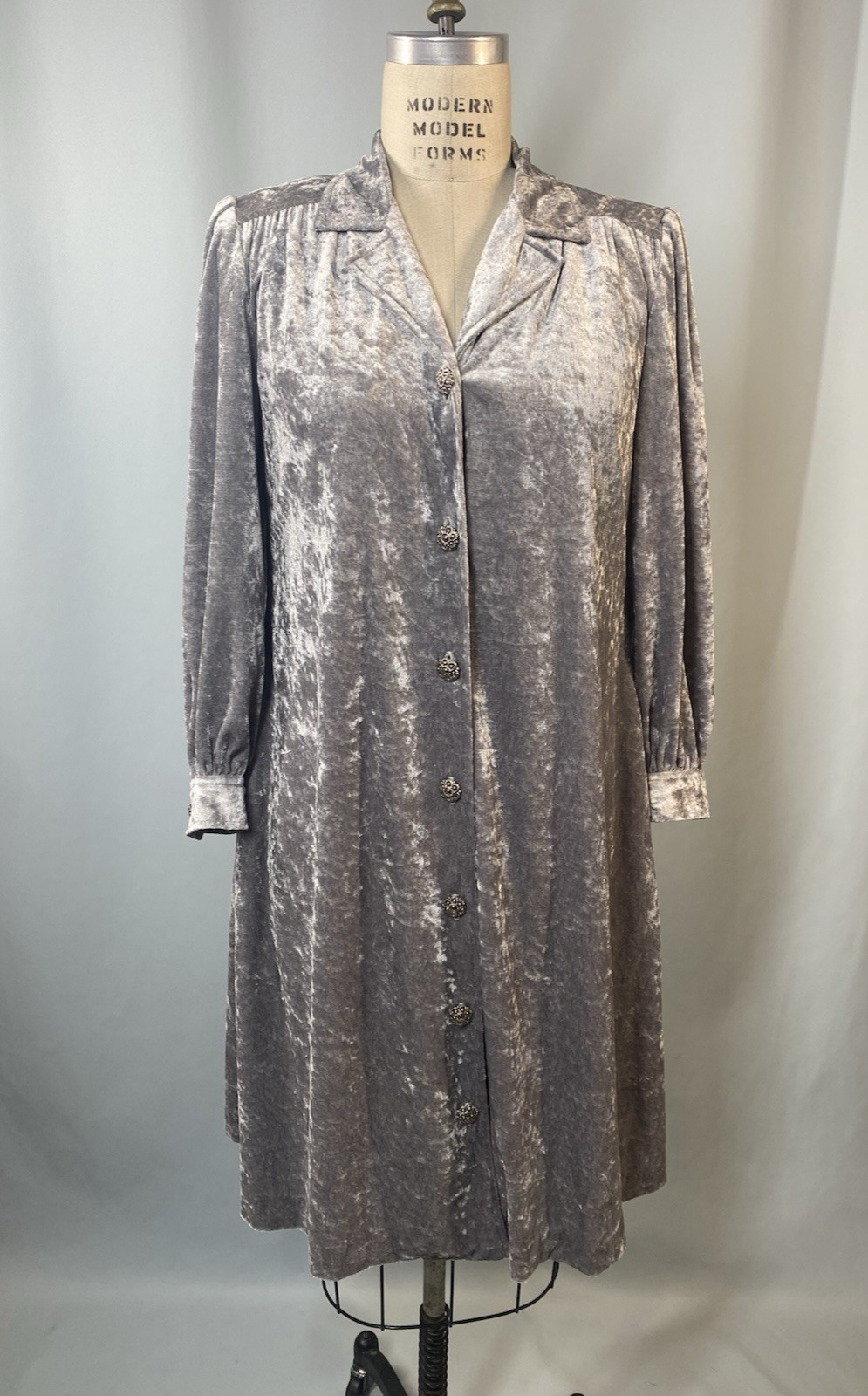 Vintage Dress SIZE LARGE 10 PETITE silver gray velvet long sleeve 80s 90s