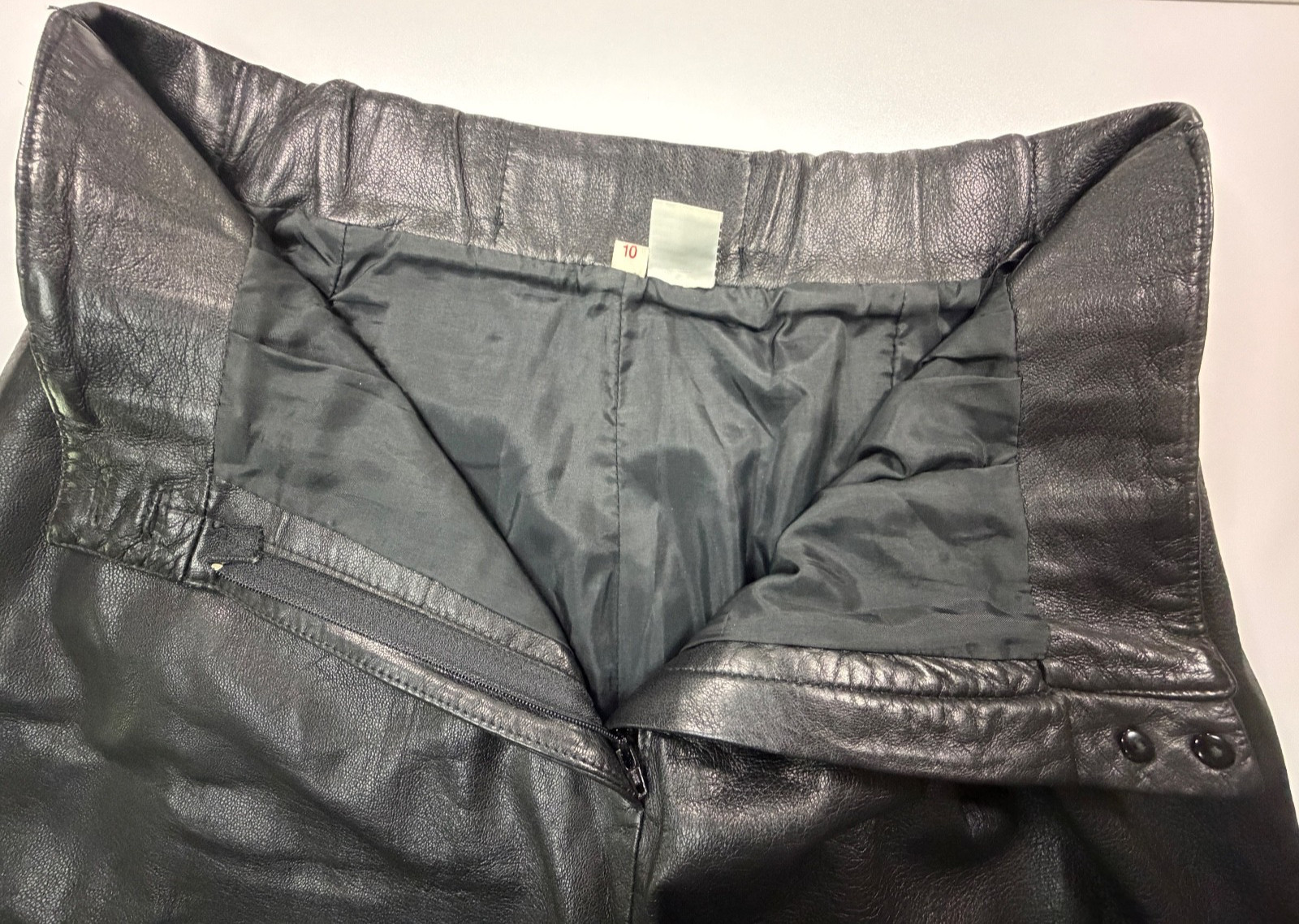 Vintage 80’s Lambskin Shorts Genuine Leather Black High-Waist Paneled Pleated 10