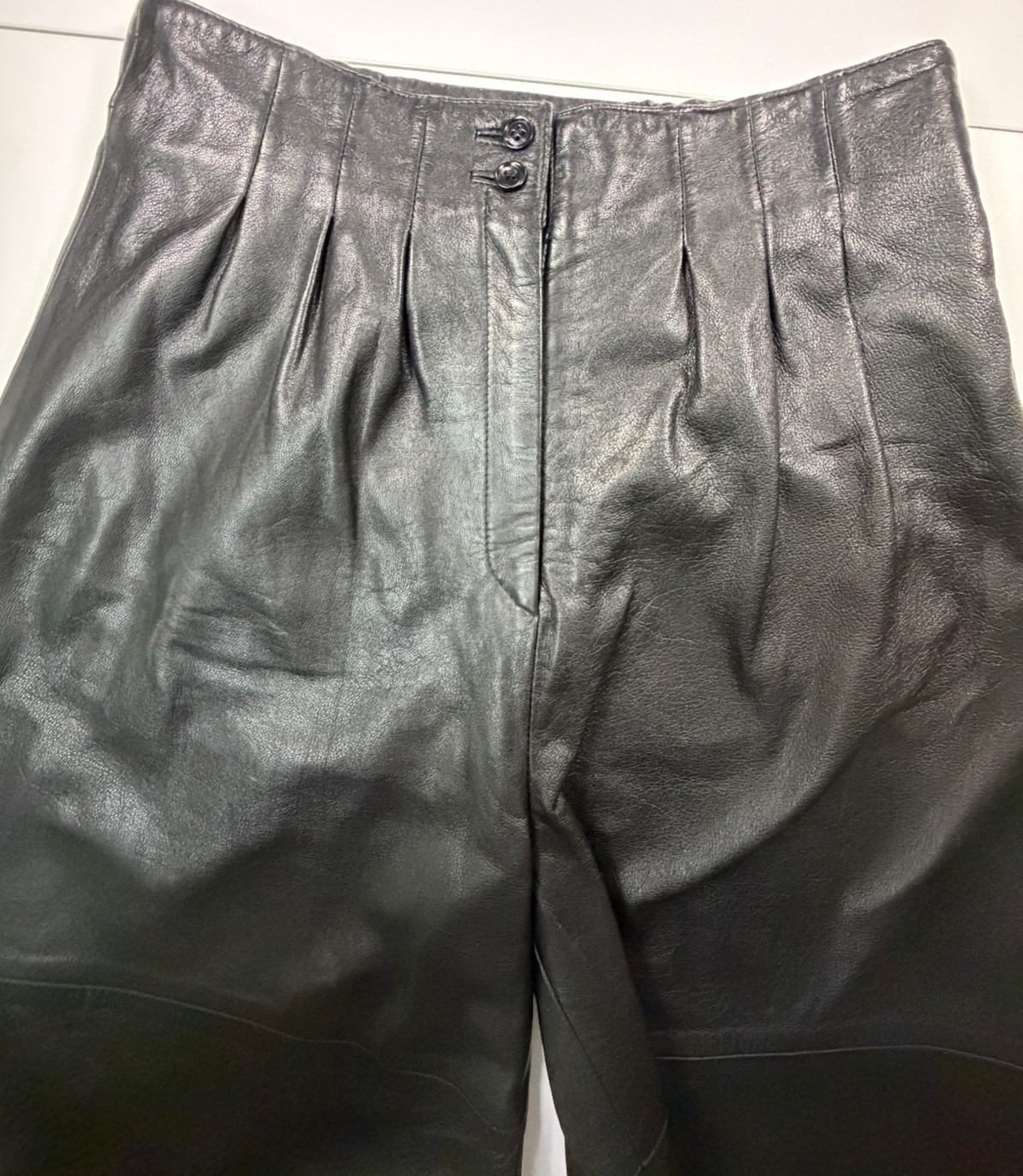 Vintage 80’s Lambskin Shorts Genuine Leather Black High-Waist Paneled Pleated 10
