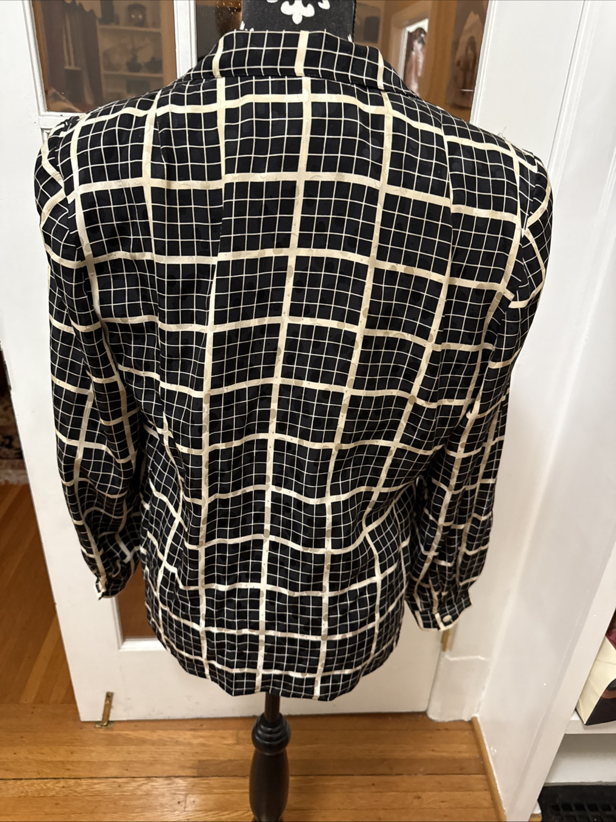 VTG 80″s Constance Saunders for Richard Warren 100 % Silk Black & cream top 10