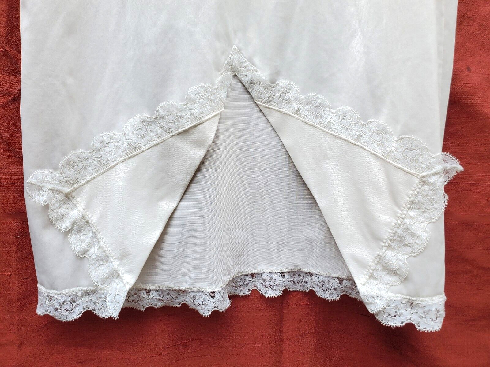 LORRAINE creamy white Nylon & Lace long slip MEDIUM Vintage womens