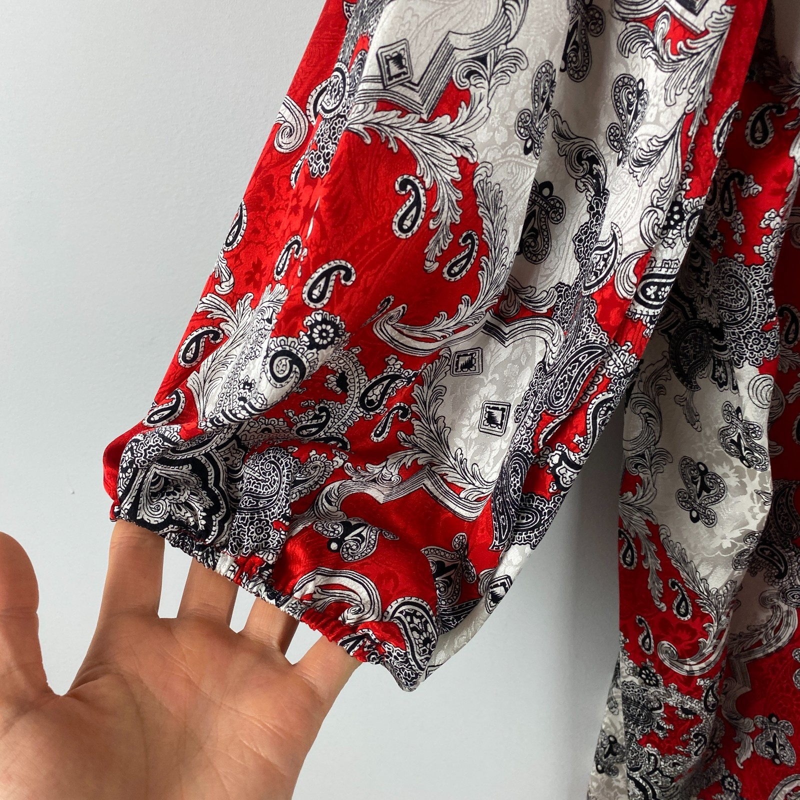 Diane Freis Silk Vintage Blouse Size L/XL Red White Black Paisley Button Up