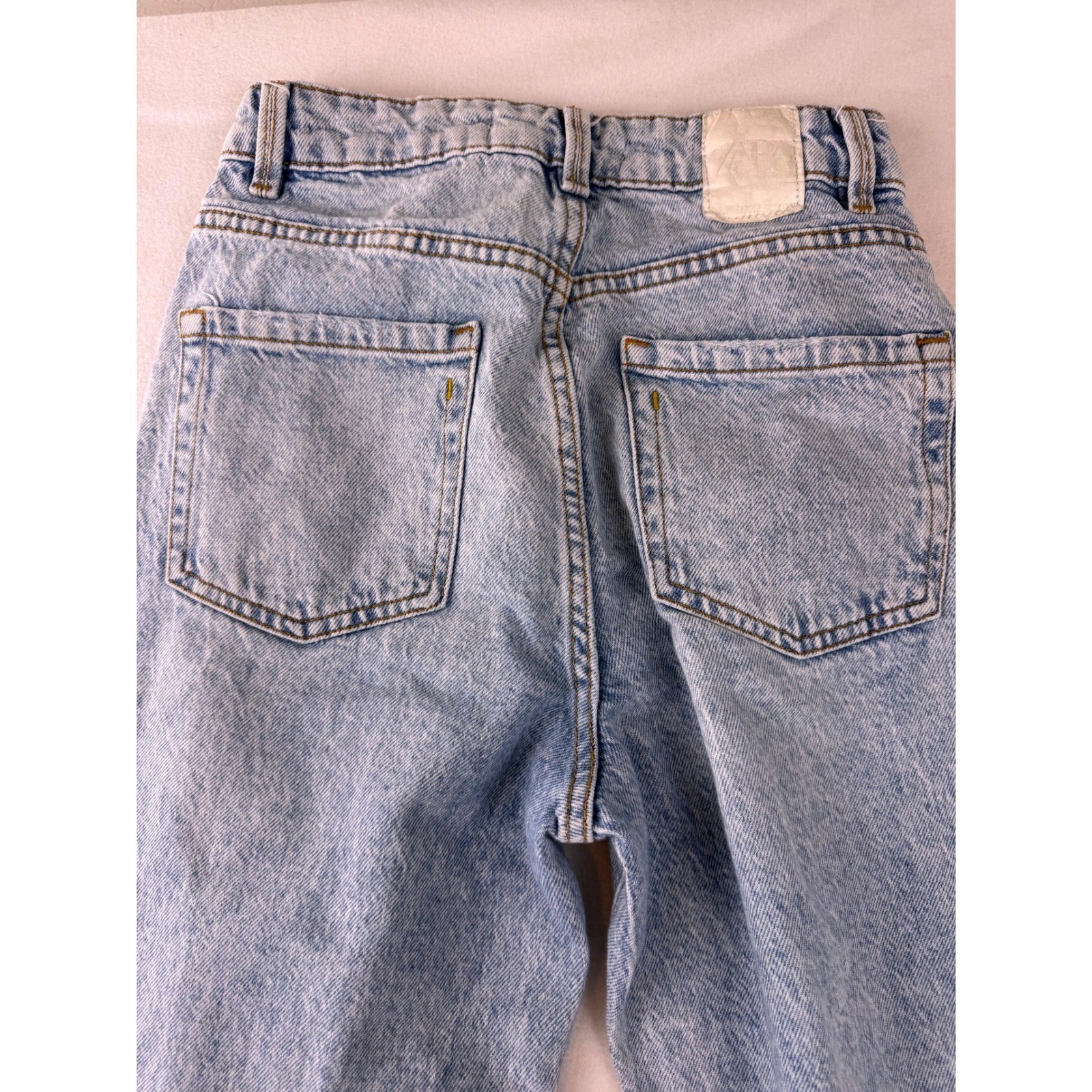 Zara Women’s High Rise Mom Jeans Size 2 Light Wash Relaxed Straight Leg Y2K