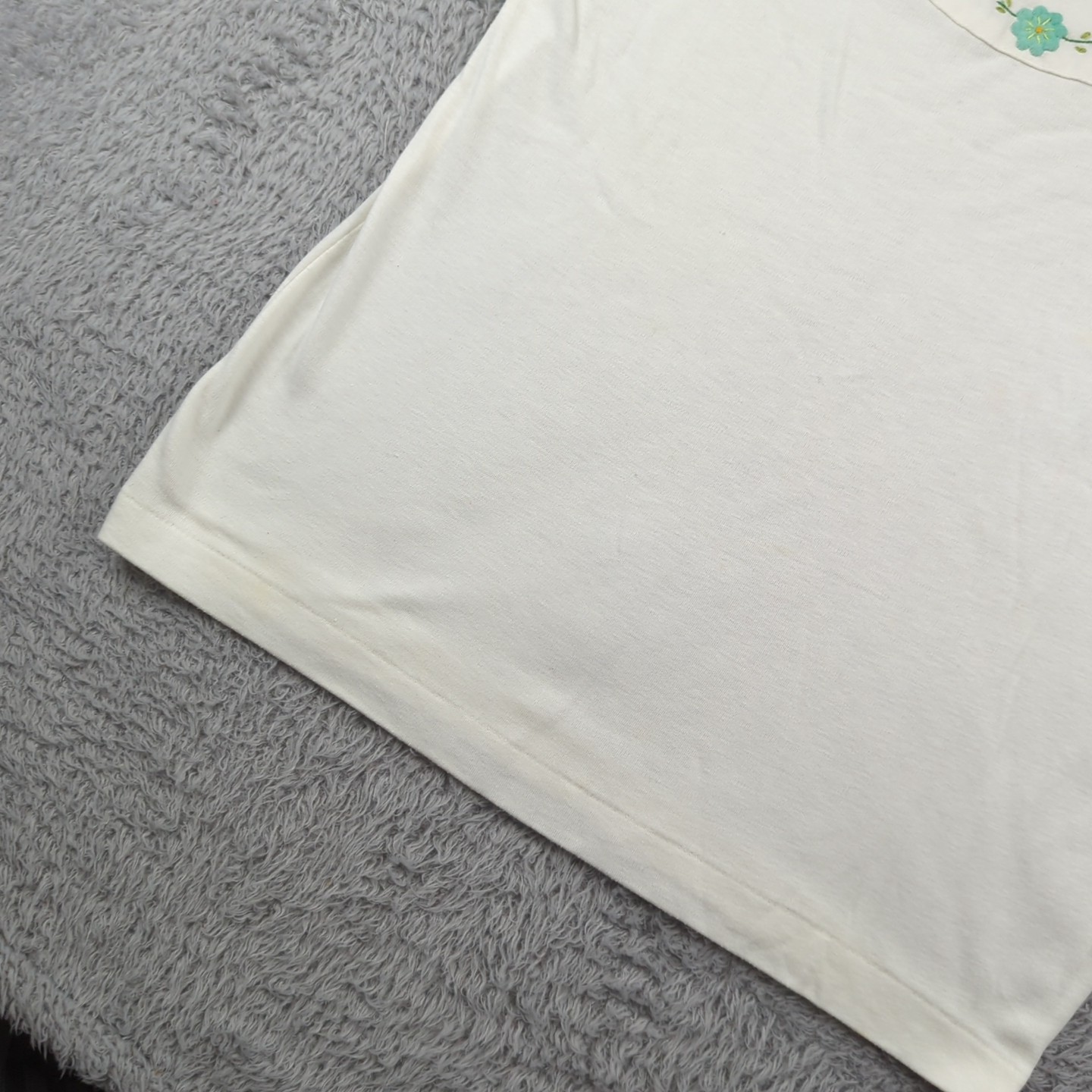 Vintage 1970s T Shirt Womens 44 White Green Trim Cotton Blend Patchwork