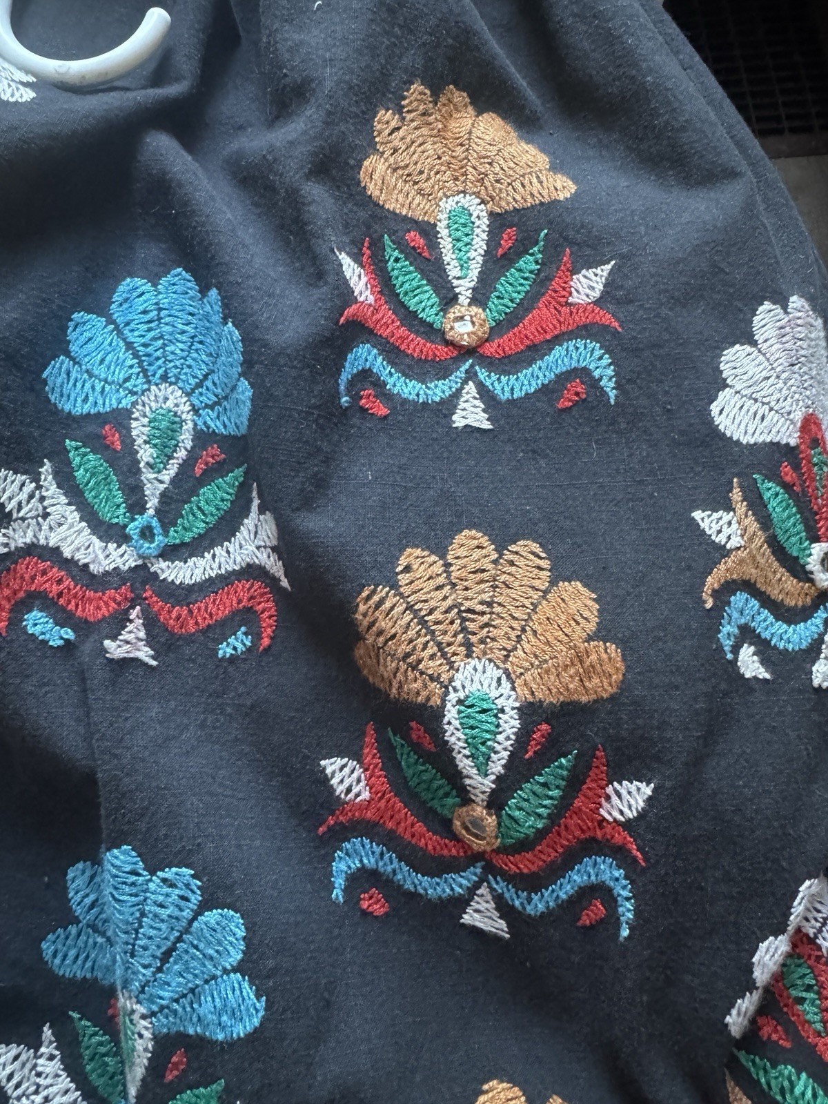 vintage ethnic embroidered elephant skirt 34 inch