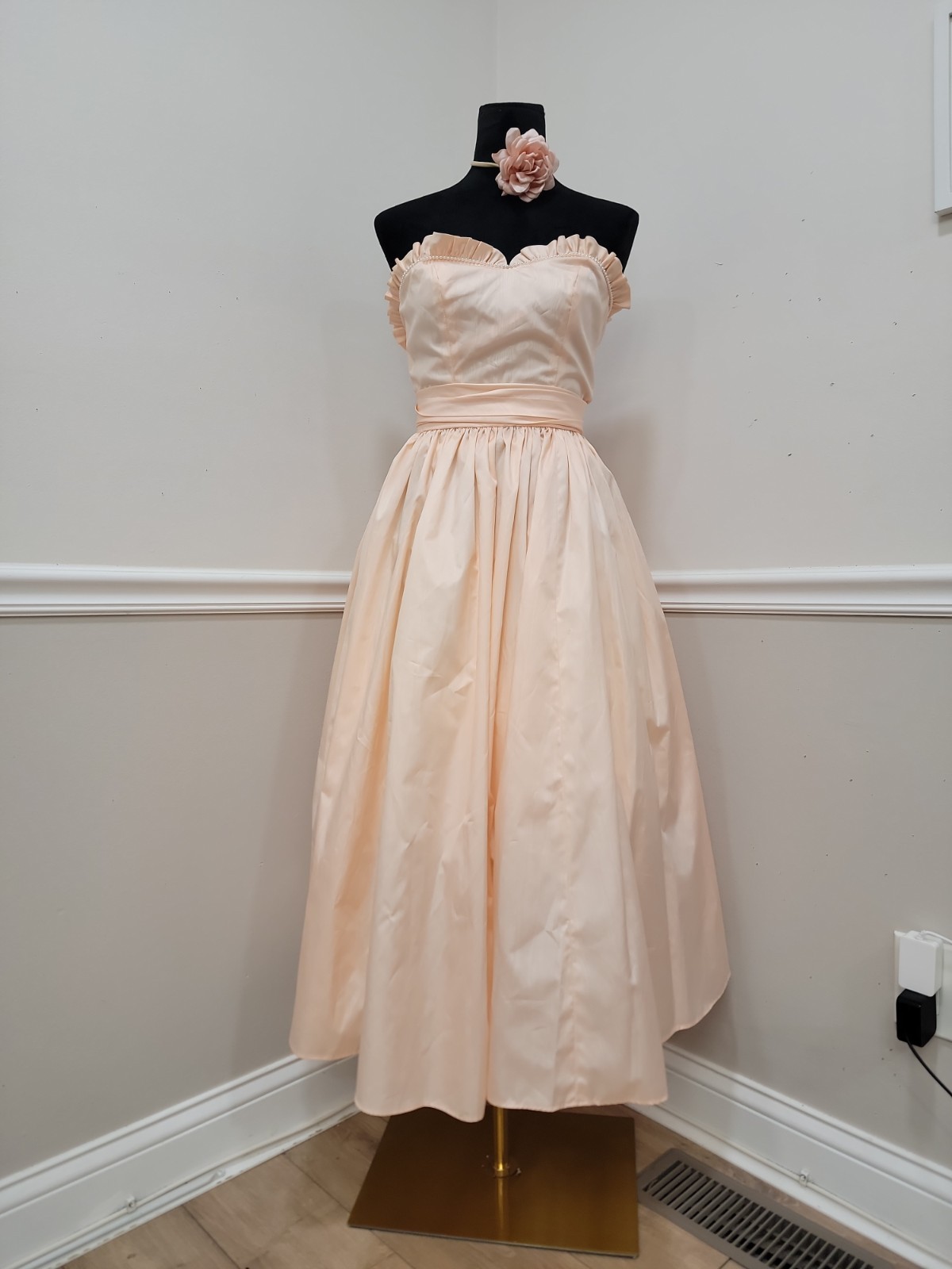 Vintage 80s Peach Taffeta Strapless Dress Ruffle Prom Formal Party Cocktail Gown