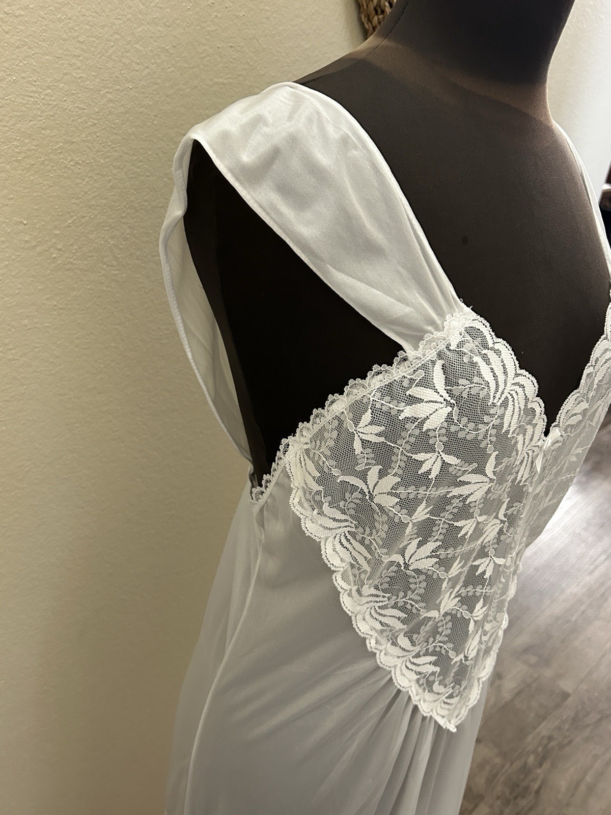 2 PC LATAISA Peignoir Nylon Chiffon Lace Nightgown Robe Set Wedding White NEW