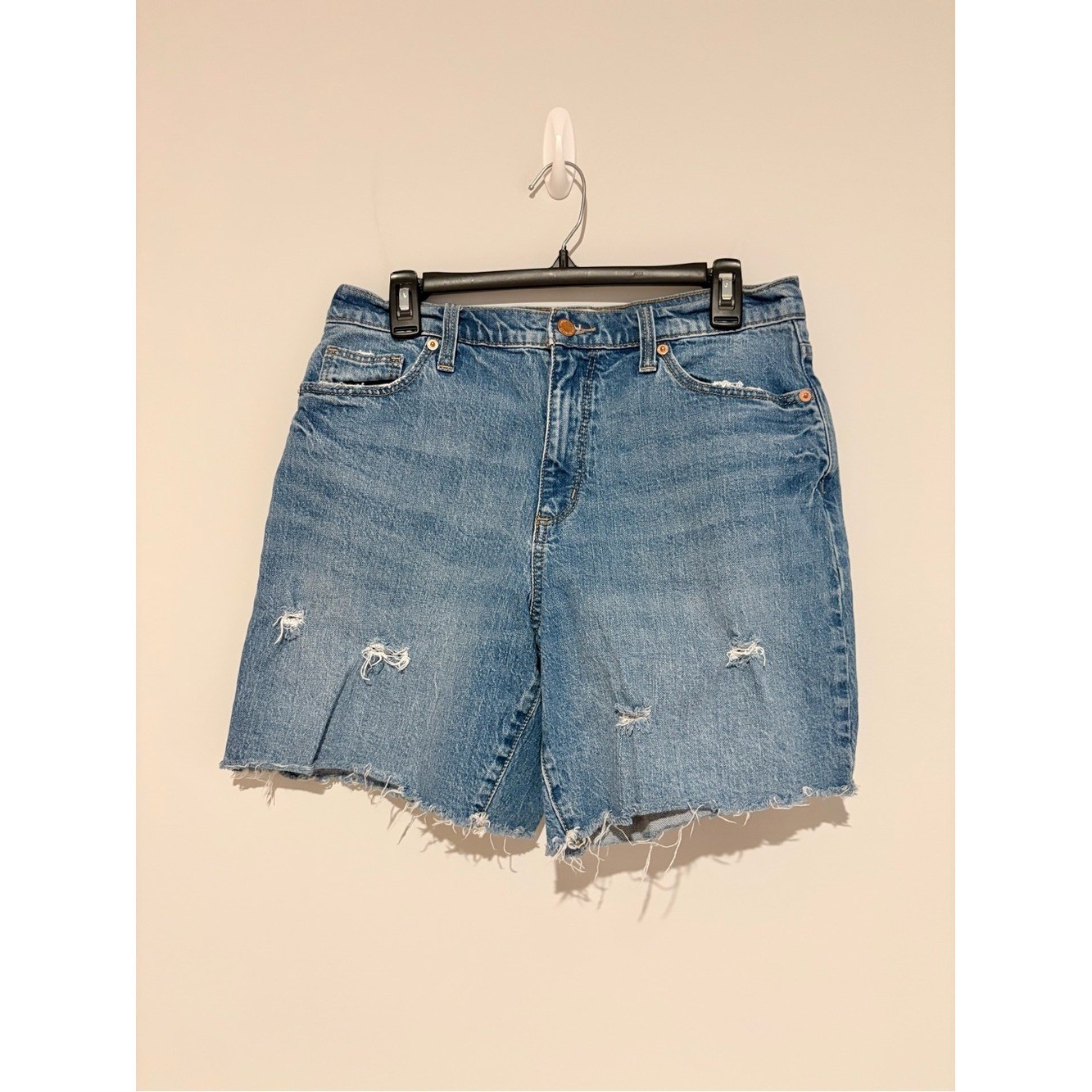 Universal Thread Vintage Bermuda distressed denim shorts light wash size 10/30R
