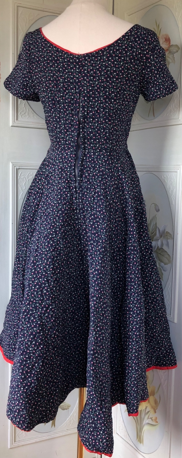 VTG 50s RAYON? QUILTED FULL CIRCLE DAY DRESS BLUE PINK GREEN NOVELTY STARS EUC