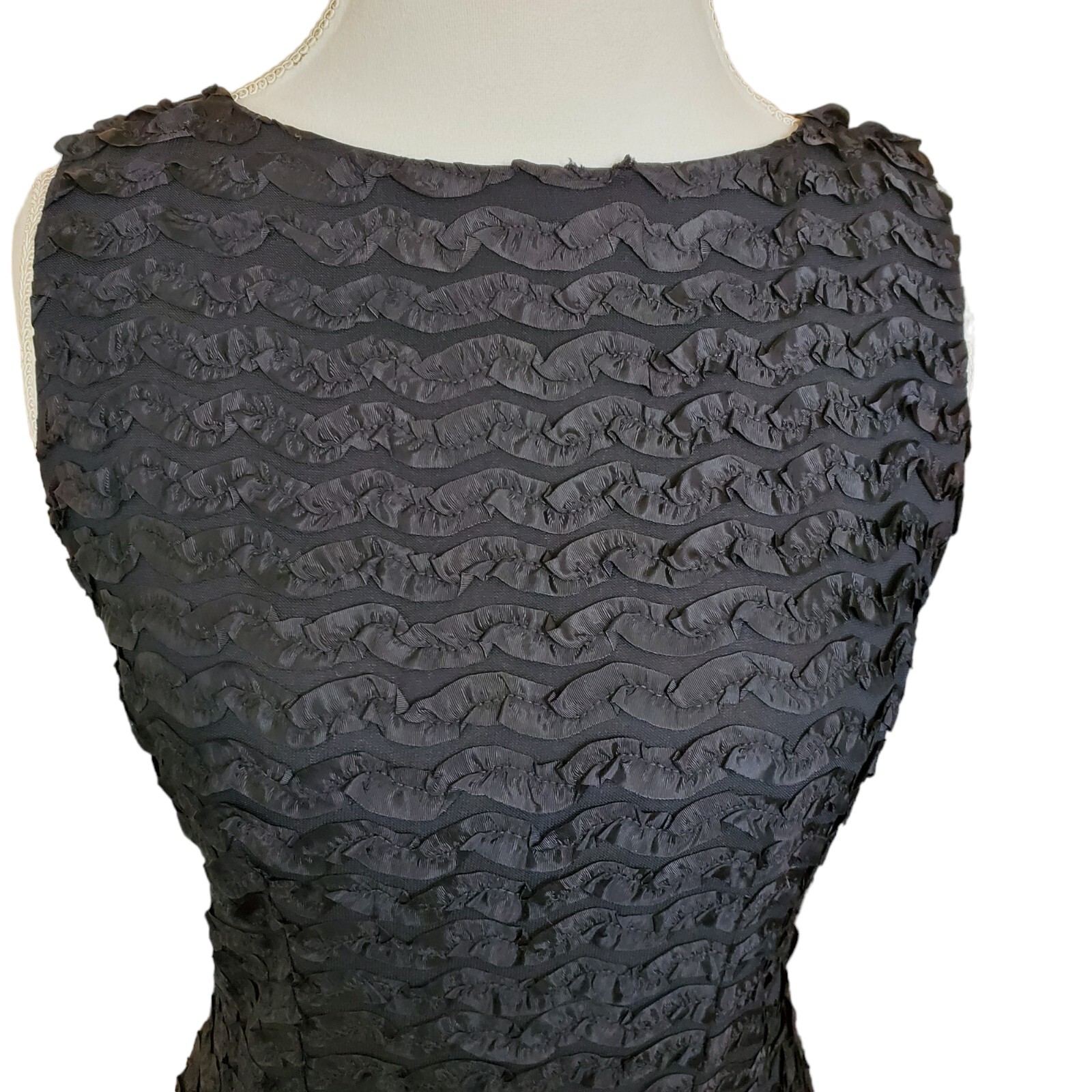 Vintage 60s Mod Black Sleeveless Textured Ruffle Dress Size 6 To 8 Knee Length