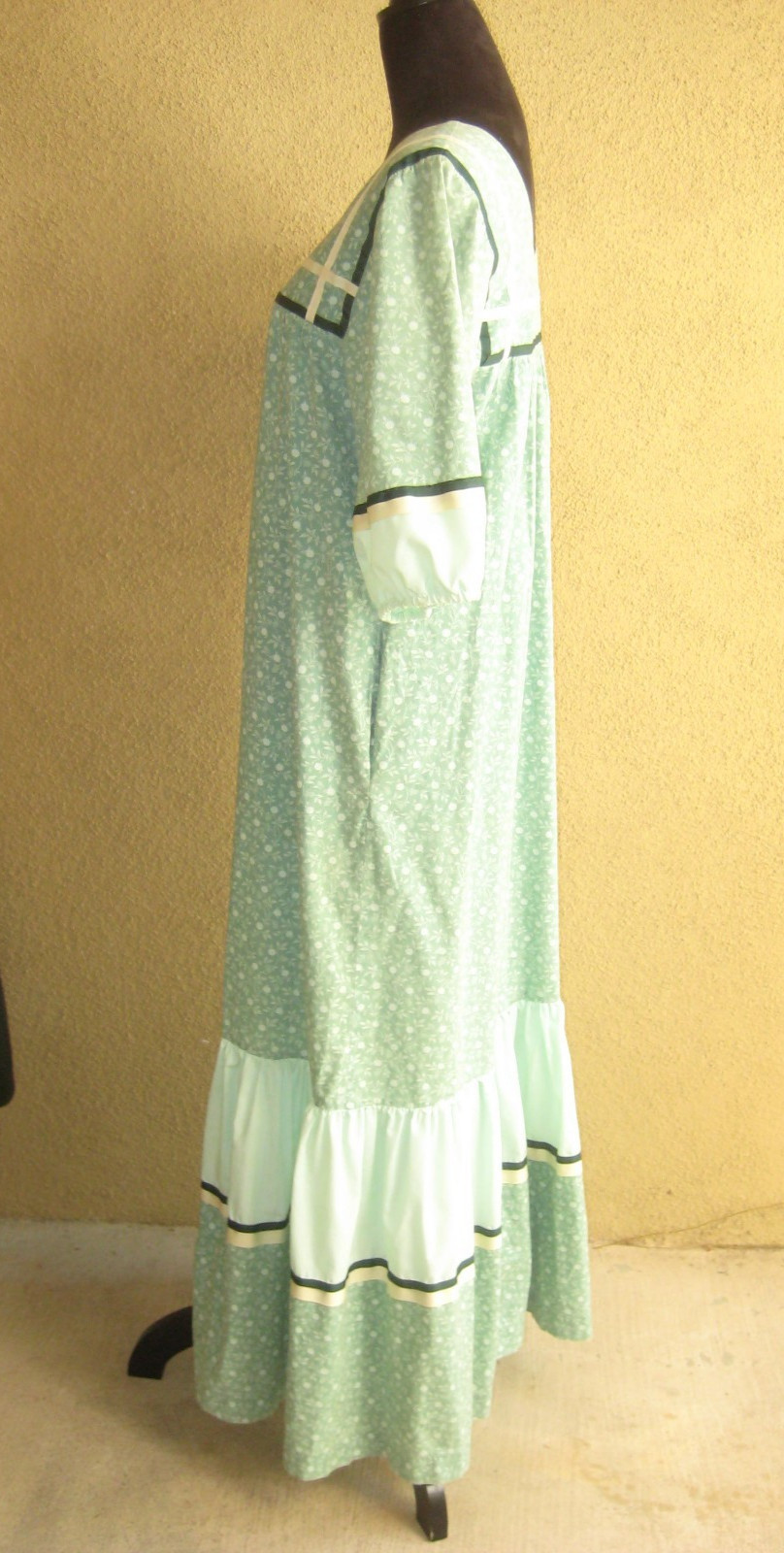 Vintage Hilda Hawaii sage floral ruffle hem puff sleeves muumuu long dress M