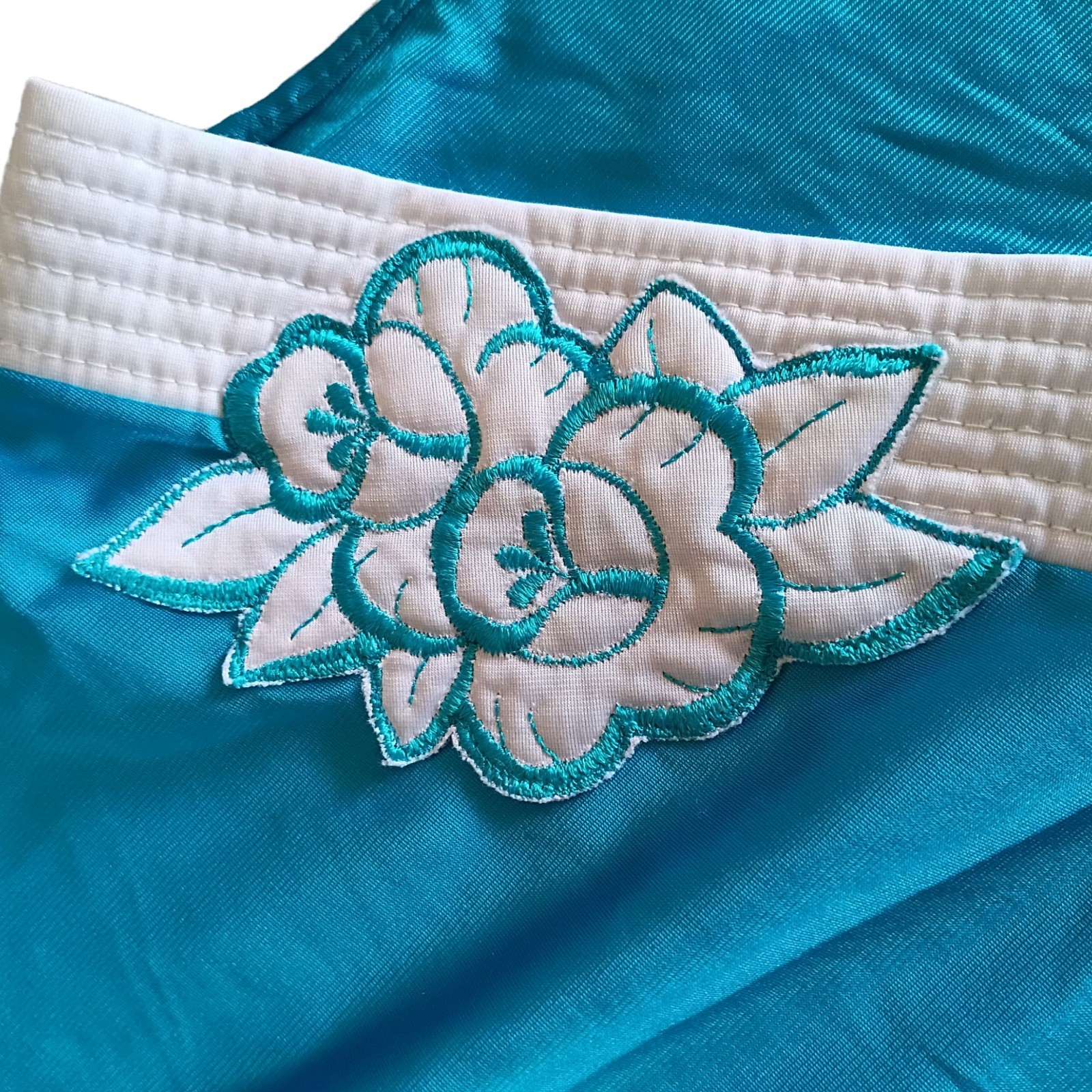 Vtg 70’s Turquoise Blue & White V-neck Short Nighty With Embroidered Flower