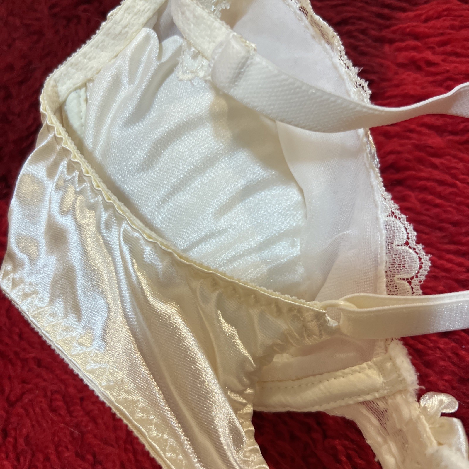 Vintage Victoria’s Secret Gold Label Ivory Glossy Satin Lace Underwire Bra 36C