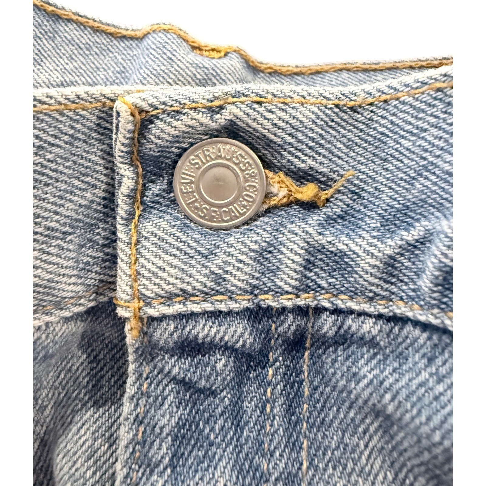 Vintage Levis 550 USA Made Mom Jeans Relaxed Tapered High Rise Light Wash 14M