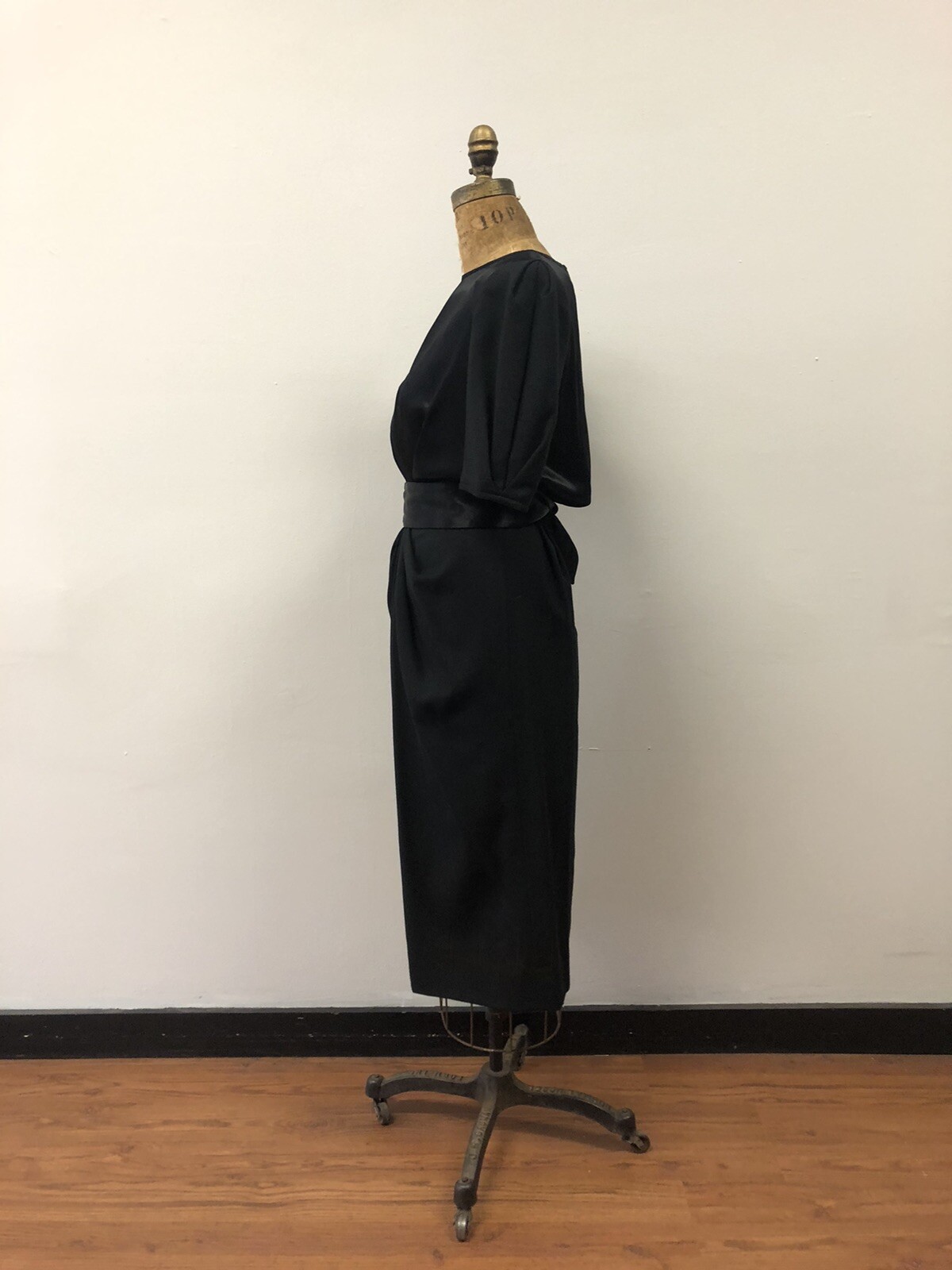 VTG 1980’s ALBERT NIPON Short Sleeve Black Dress, Great Details, Classic Look!